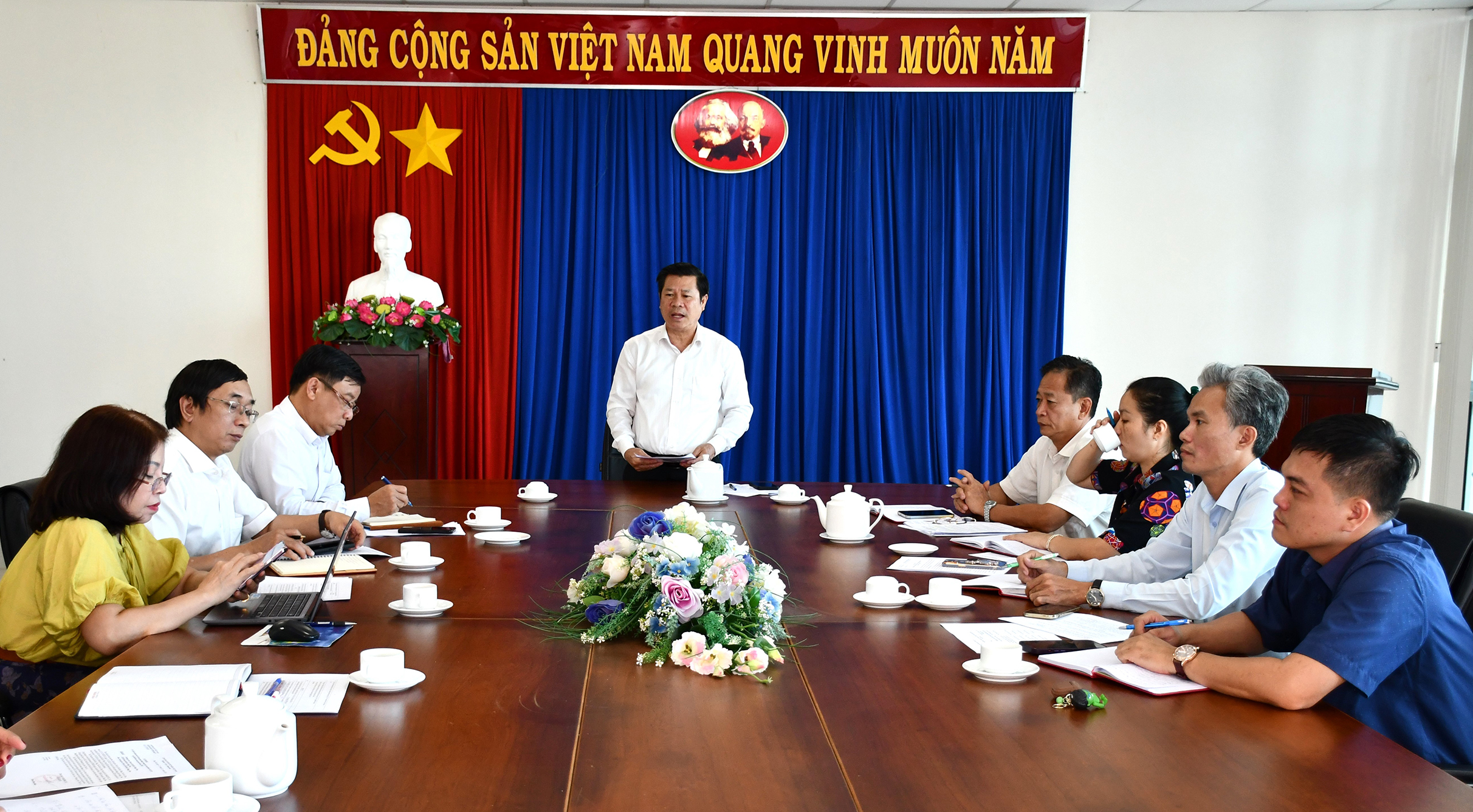 Ông Nguyễn Văn Xinh, Trưởng Ban Tuyên giáo Tỉnh ủy phát biểu tại hội nghị.