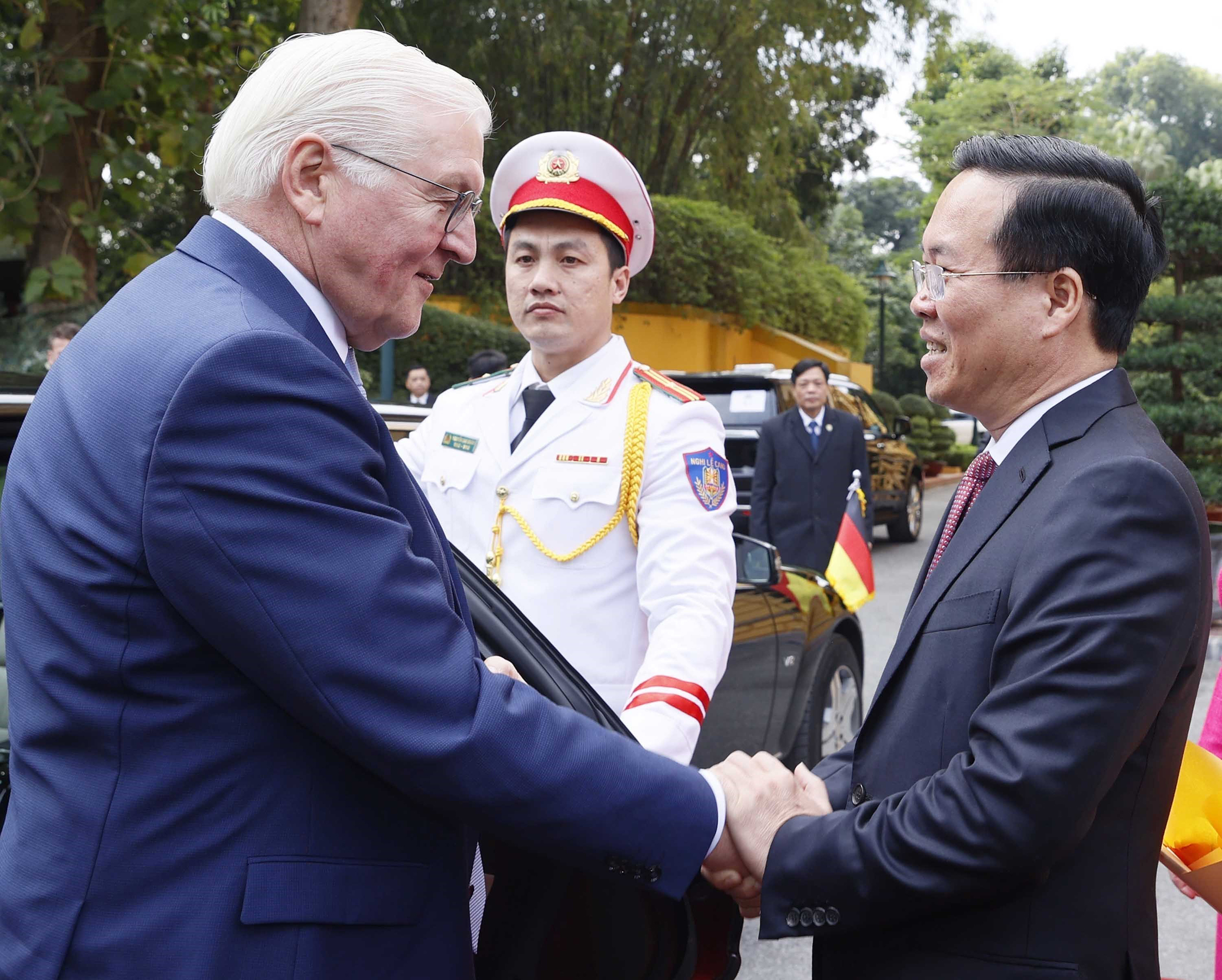 Chủ tịch nước Võ Văn Thưởng đón Tổng thống Cộng hòa Liên bang Đức Frank-Walter Steinmeier. Ảnh: THỐNG NHẤT