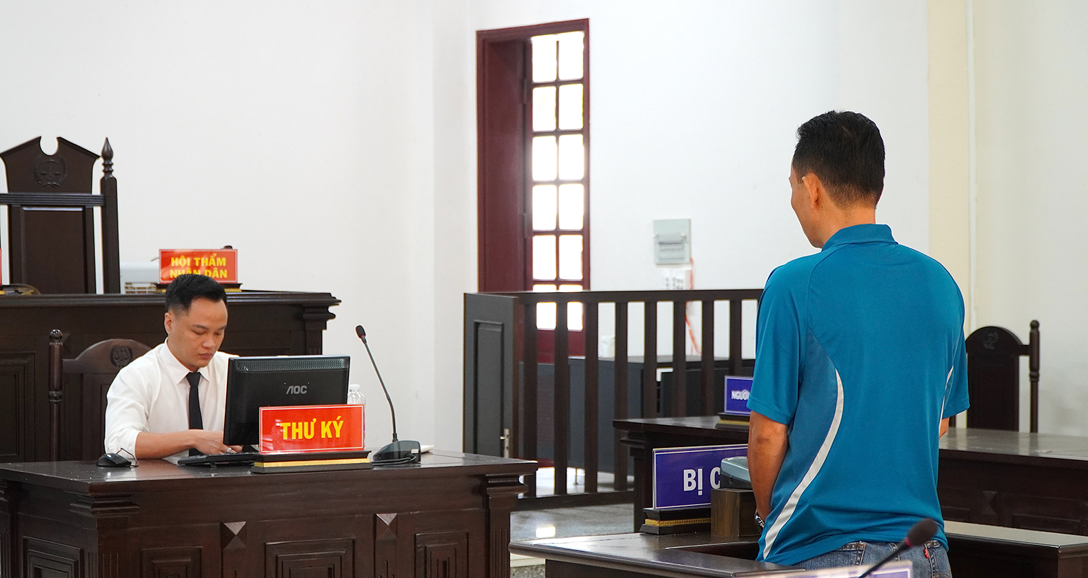 Bị cáo Đ.D.N. bị TAND TP. Vũng Tàu tuyên phạt 80 triệu đồng về tội  tàng trữ hàng cấm.