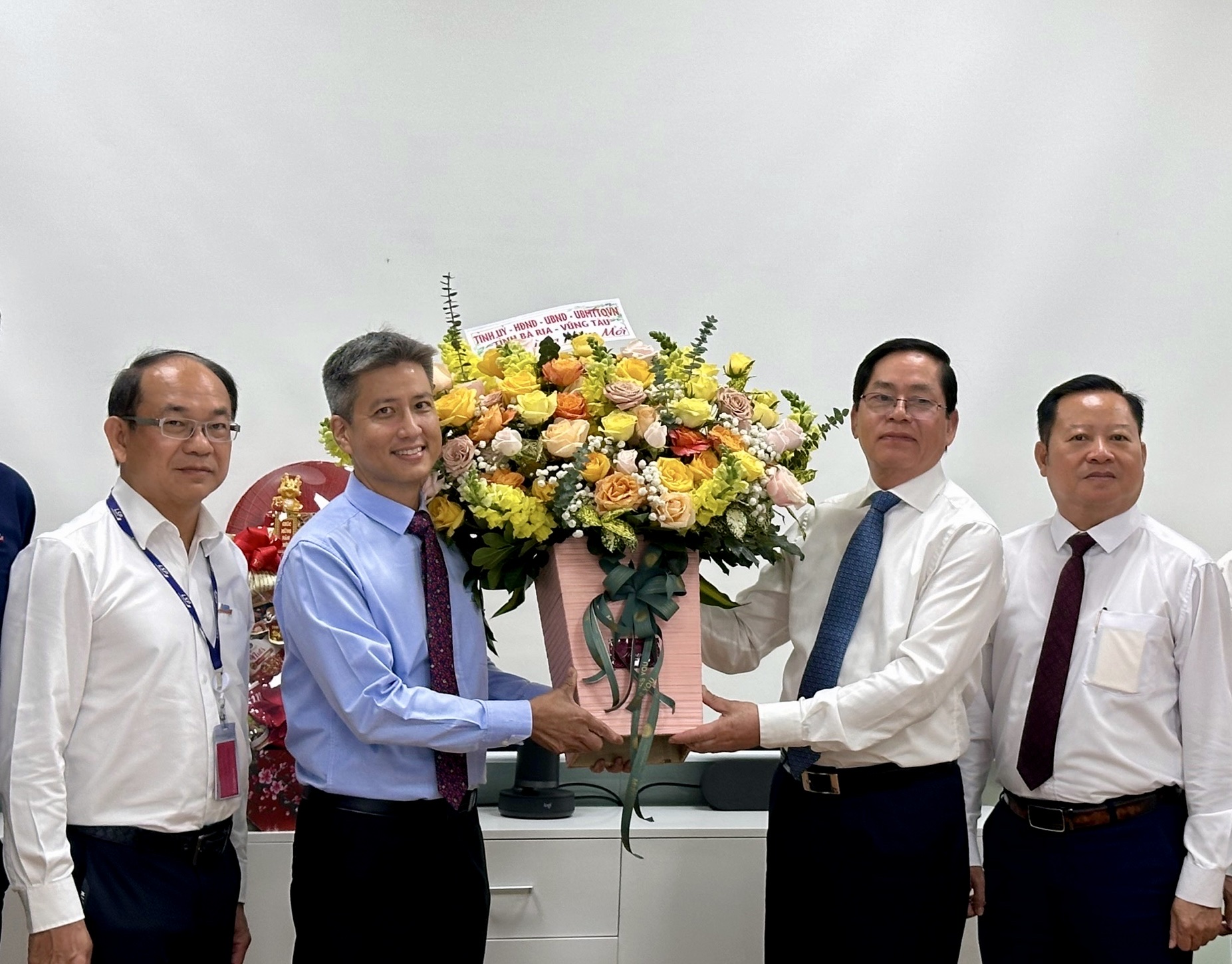 Bí thư Tỉnh ủy Phạm Viết Thanh chúc Tết và tặng quà đại diện LSP