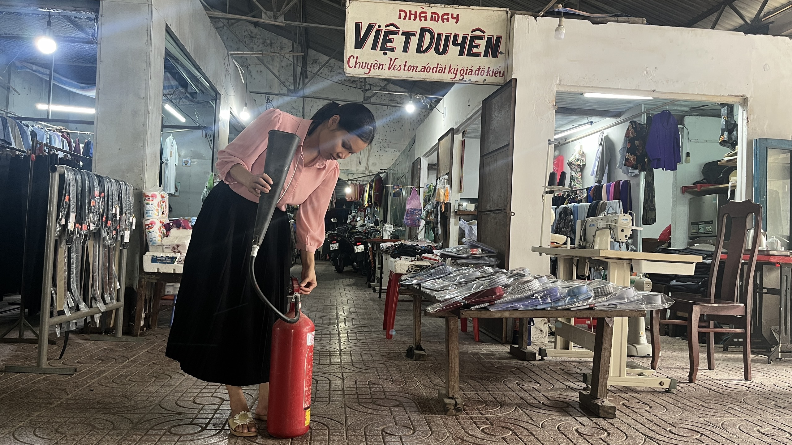 Ban quản lý chợ Châu Pha kiểm tra, rà soát phương tiện PCCC tại chợ