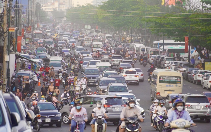 Dịp Tết nguyên đán, TP. Vũng Tàu đón đông khách du lịch đến vui chơi, tắm biển. 
