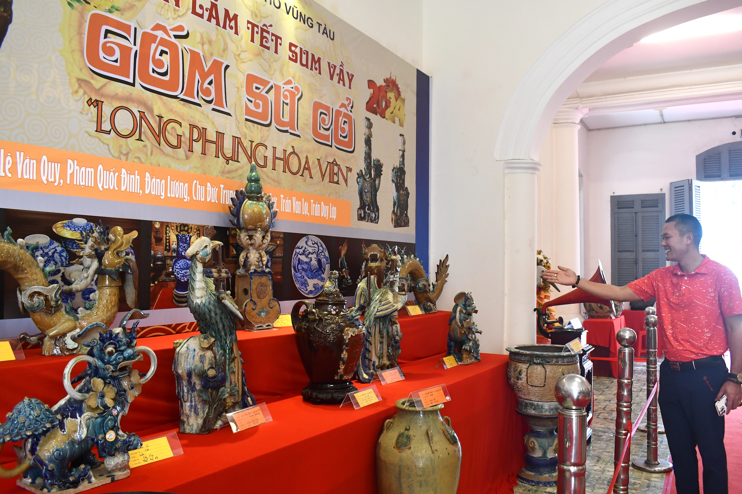 Ông Lê Văn Kiên, nhà sưu tập cổ vật cho biết, rồng là linh vật đứng đầu trong tứ linh (long, lân, quy, phụng) vốn được sinh ra từ trí tưởng tượng của người xưa, khi quan sát thiên tượng.