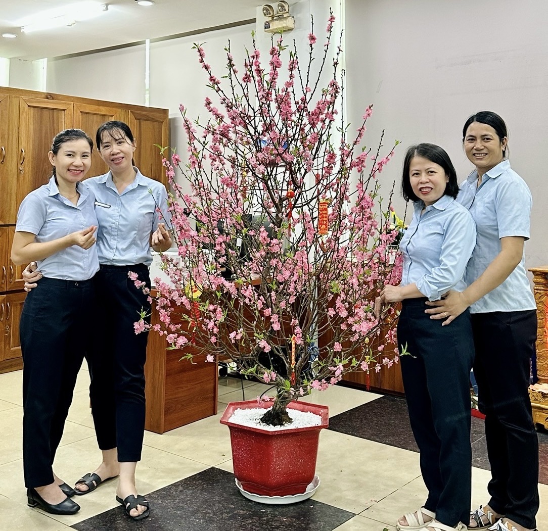 Nhân viên cảng TCIT cùng nhau check-in đón Tết ở cảng