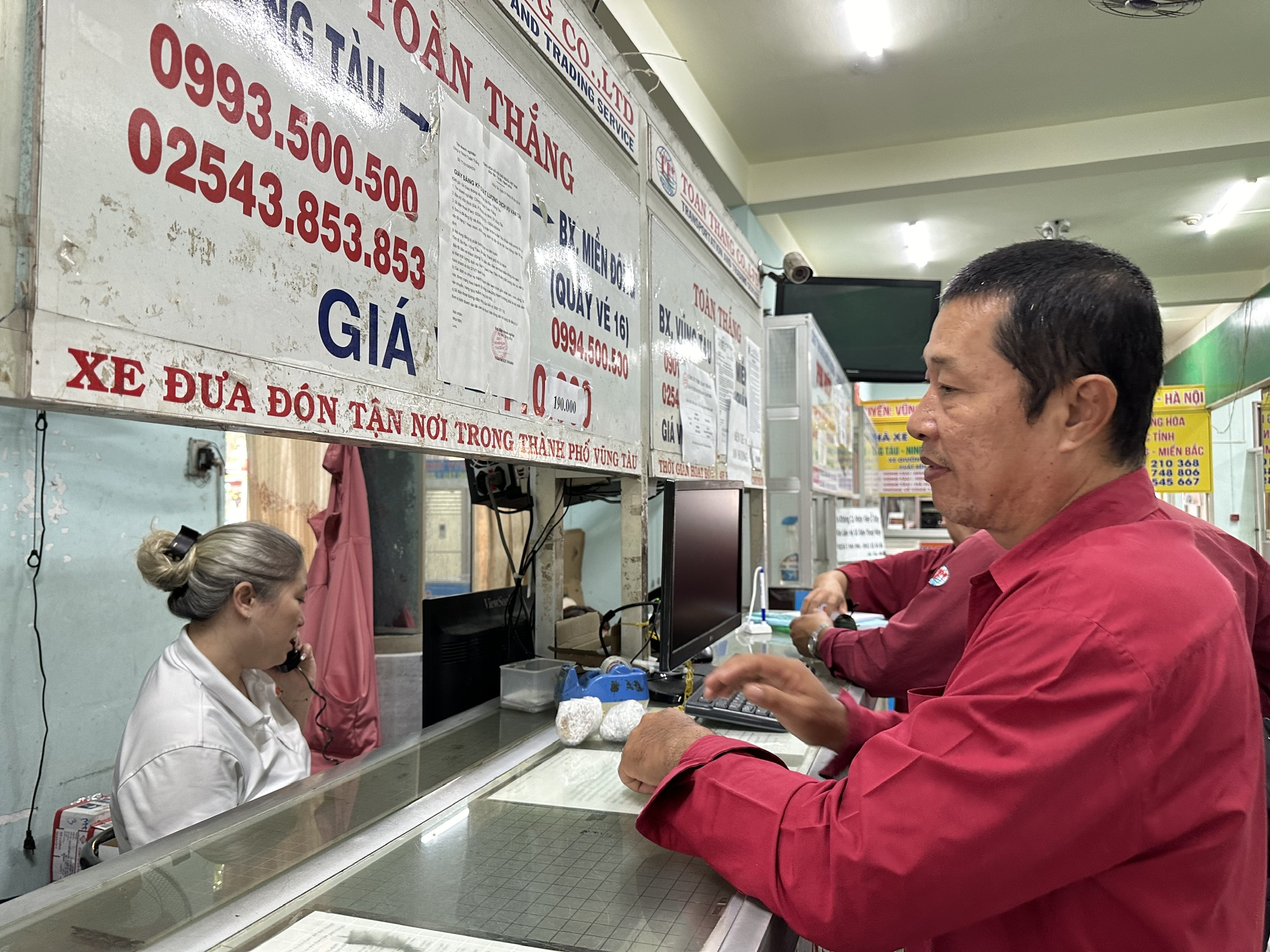 Các phòng bán vé tại Bến xe Vũng Tàu đã hoạt động từ mùng 1 tết, tuy nhiên lượng khách thưa thót