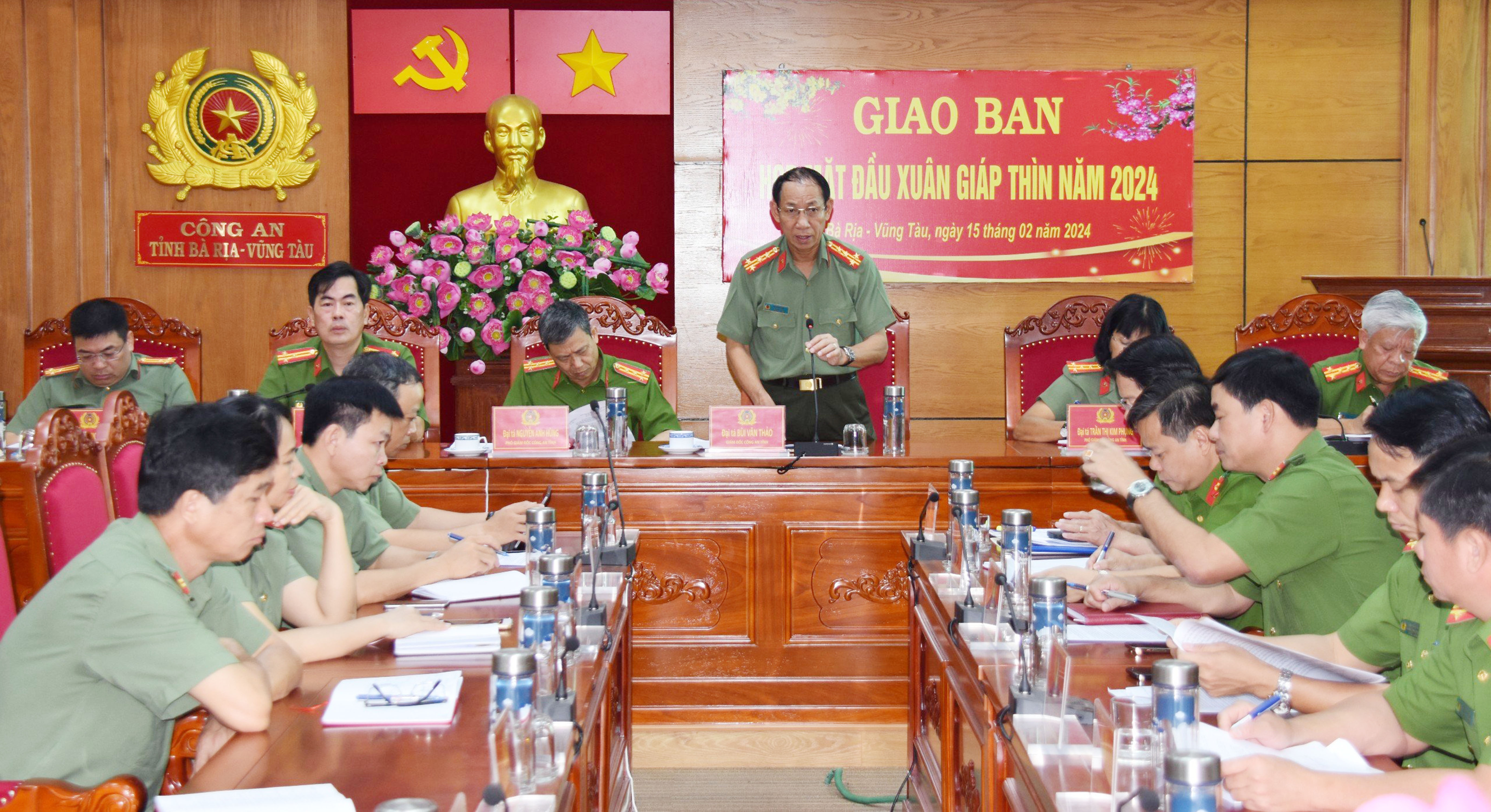 Các đại biểu tham gia hội nghị giao ban