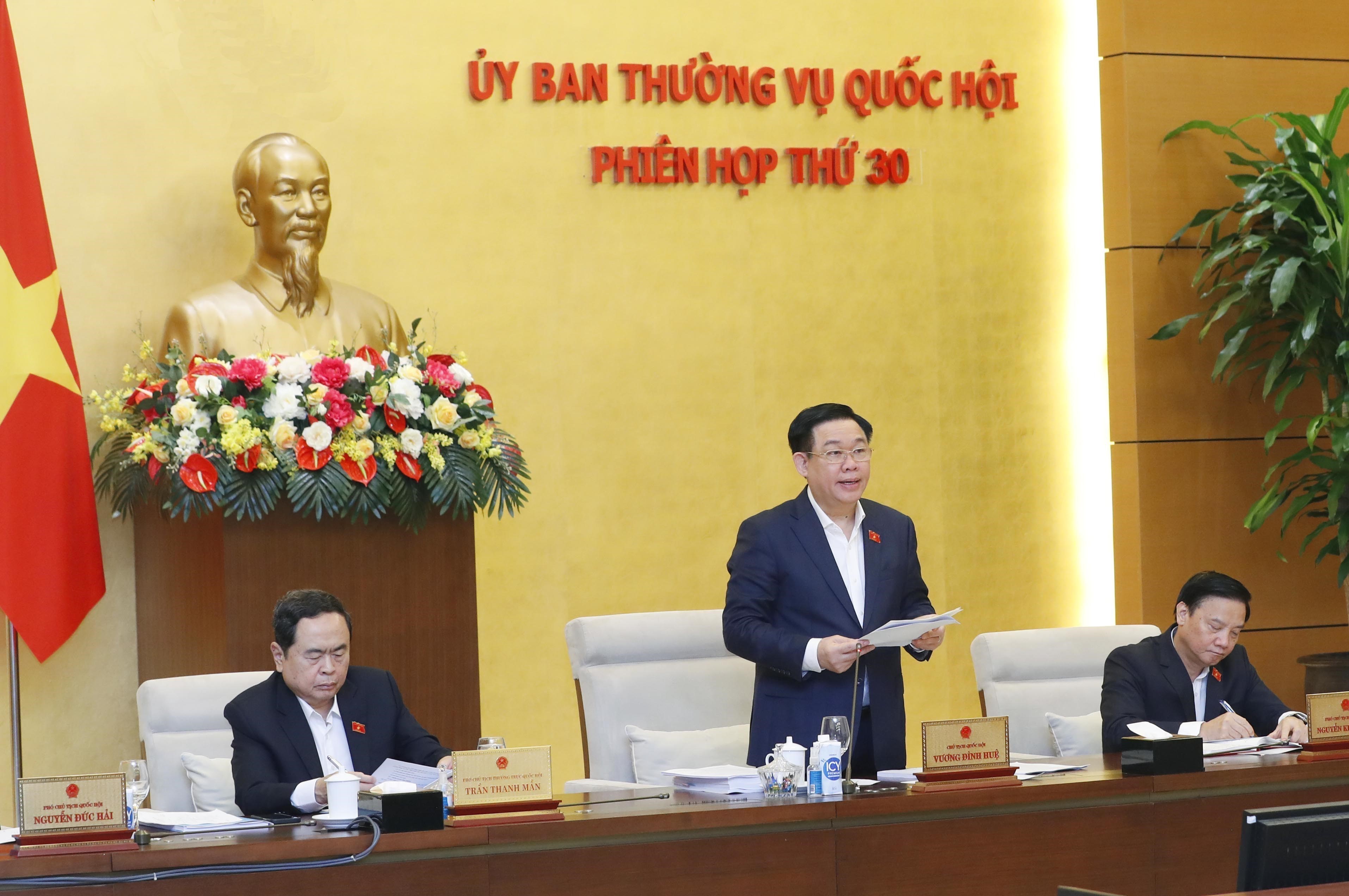 Chủ tịch Quốc hội Vương Đình Huệ phát biểu tại phiên họp. Ảnh: NHAN SÁNG