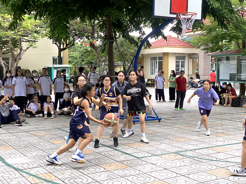 HKPĐ là sân chơi phong trào lành mạnh cho các em HS trên địa bàn tỉnh. Trong ảnh: HS Trường THPT Trần Nguyên Hán (TP.Vũng Tàu) thi đấu môn bóng rổ HKPĐ cấp trường năm 2023.
