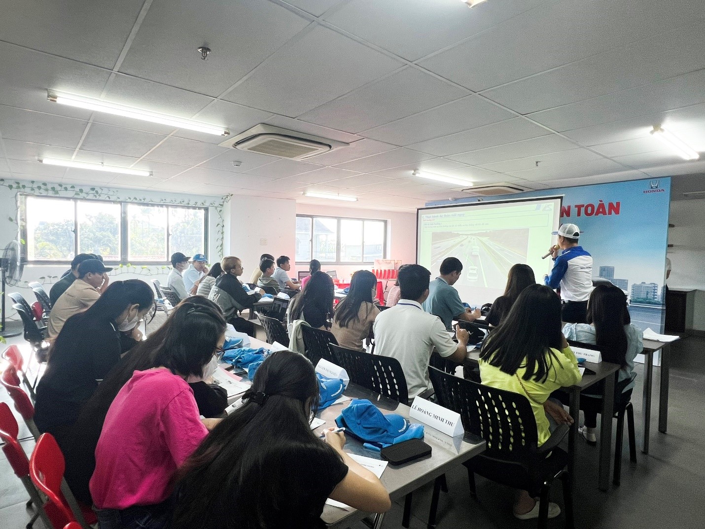 Học viên học phần lý thuyết.
