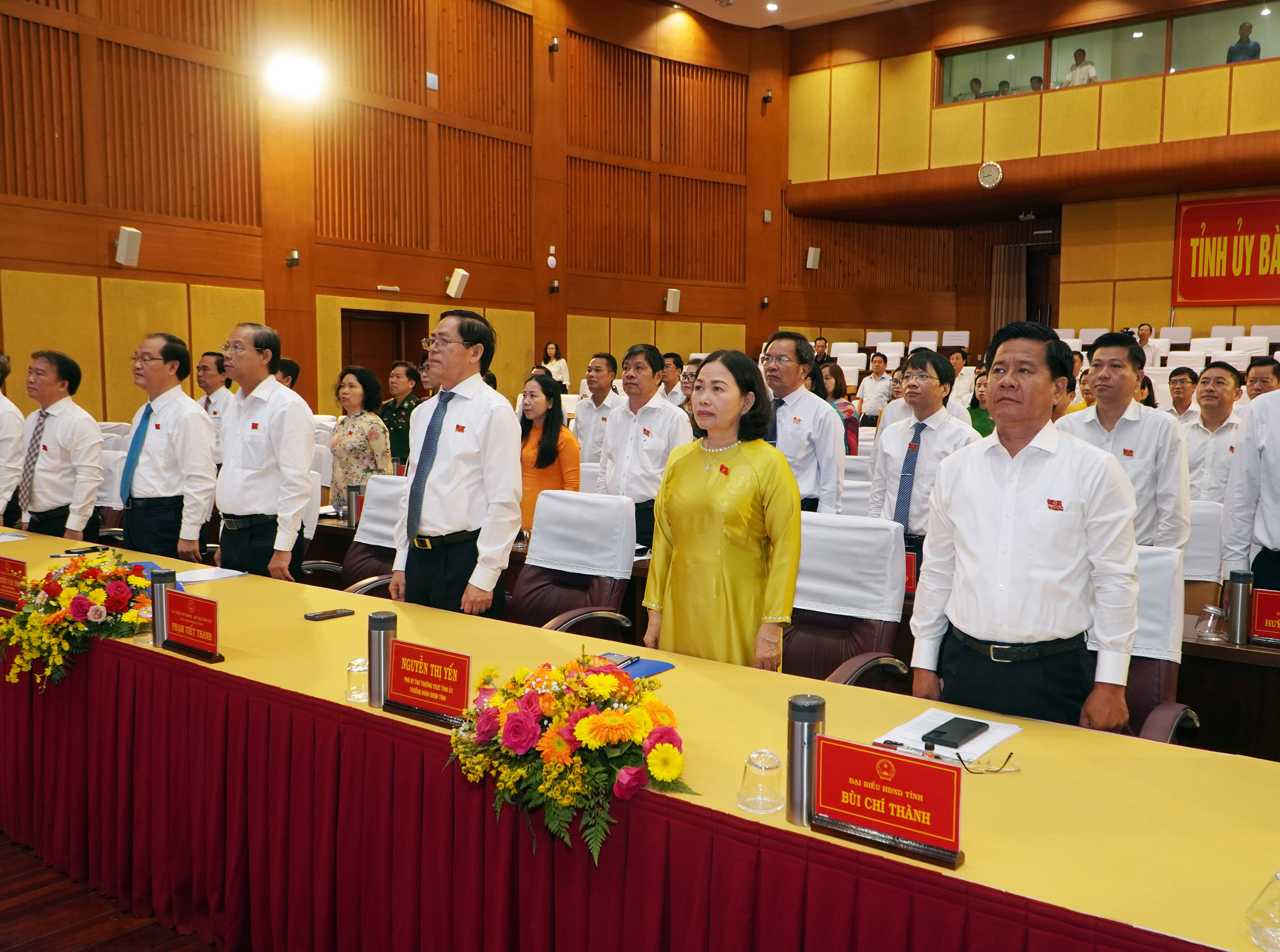 Lãnh đạo tỉnh tham dự kỳ họp.