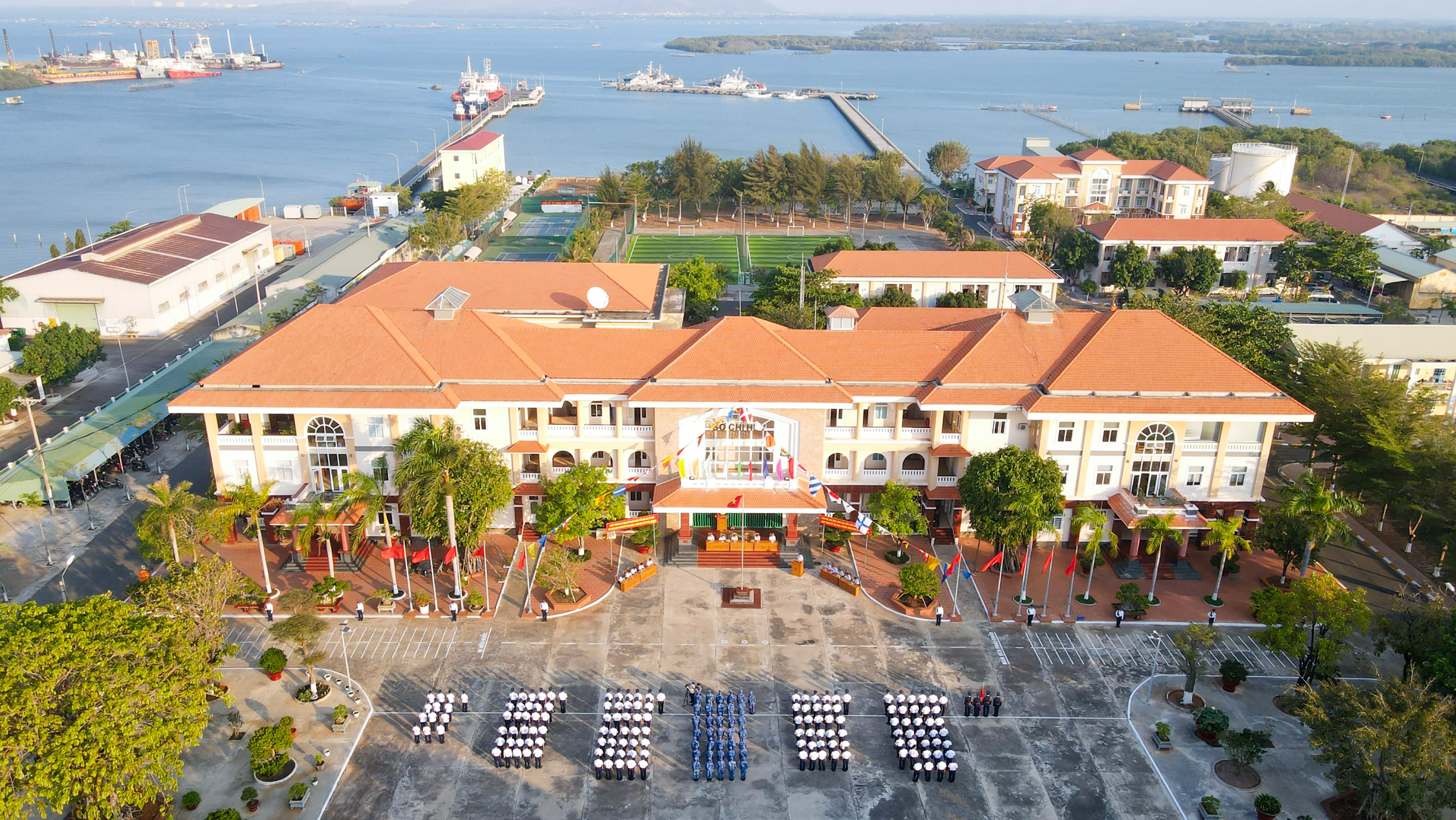 Quang cảnh lễ ra quân.