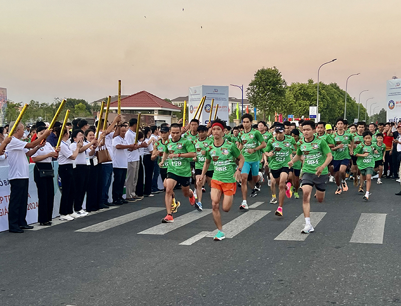 Phong trào chạy bộ trên địa bàn tỉnh ngày càng được lan tỏa và phát triển mạnh mẽ. Trong ảnh: Các VĐV tham gia giải Bà Rịa City By Night vào đầu năm 2024.