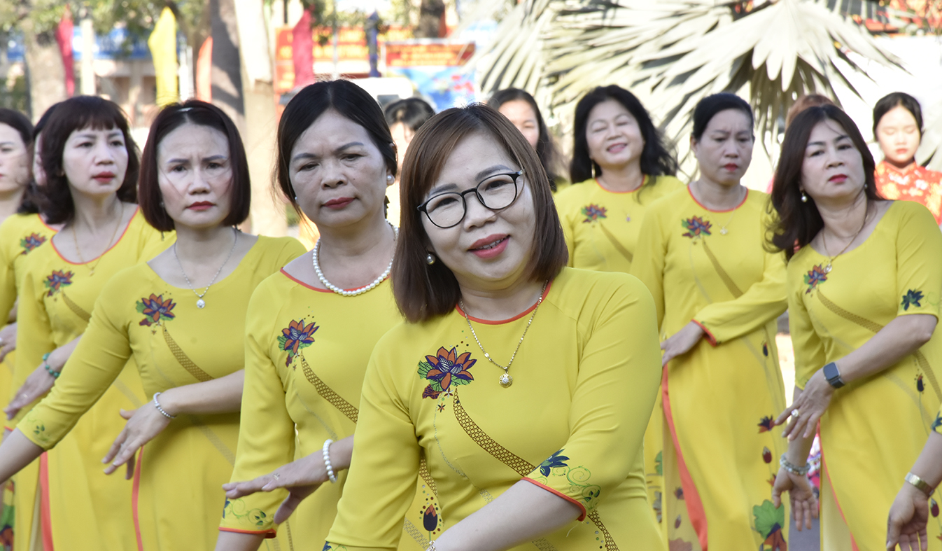 Đồng diễn áo dài lan tỏa không khí vui tươi và tinh thần thể thao cho chị em phụ nữ