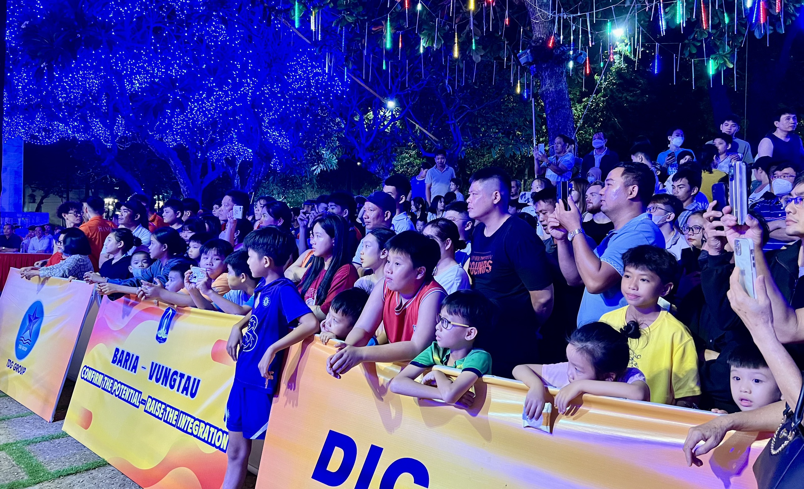 Lần đầu tiên tổ chức ngoài trời, Giải thu hút đông đảo người dân tới xem và cổ vũ.