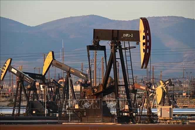 Trạm bơm dầu thô tại giếng dầu South Belridge ở hạt Kern, bang California (Mỹ).