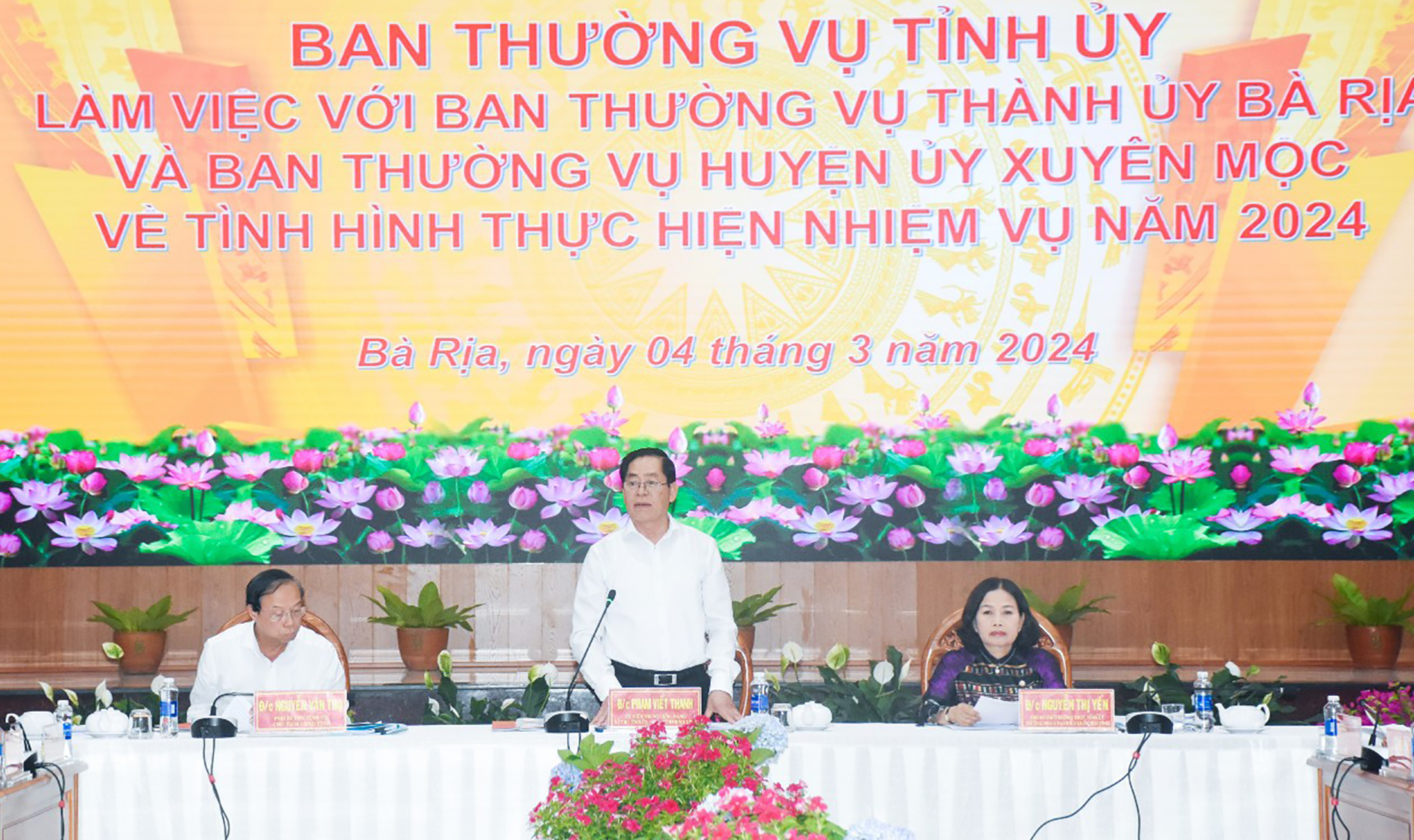 Ông Phạm Viết Thanh, Ủy viên Trung ương Đảng, Bí thư Tỉnh ủy, Chủ tịch HĐND tỉnh phát biểu chỉ đạo tại hội nghị.