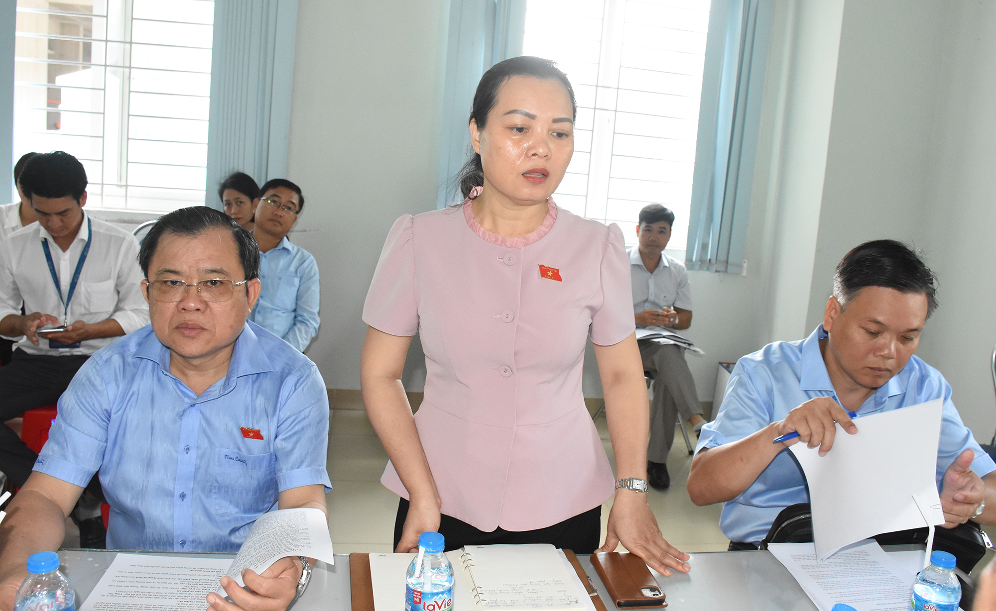 bà Huỳnh Thị Phúc, Tỉnh ủy viên, Phó Trưởng đoàn ĐBQH tỉnh phát biểu tại buổi giám sát
