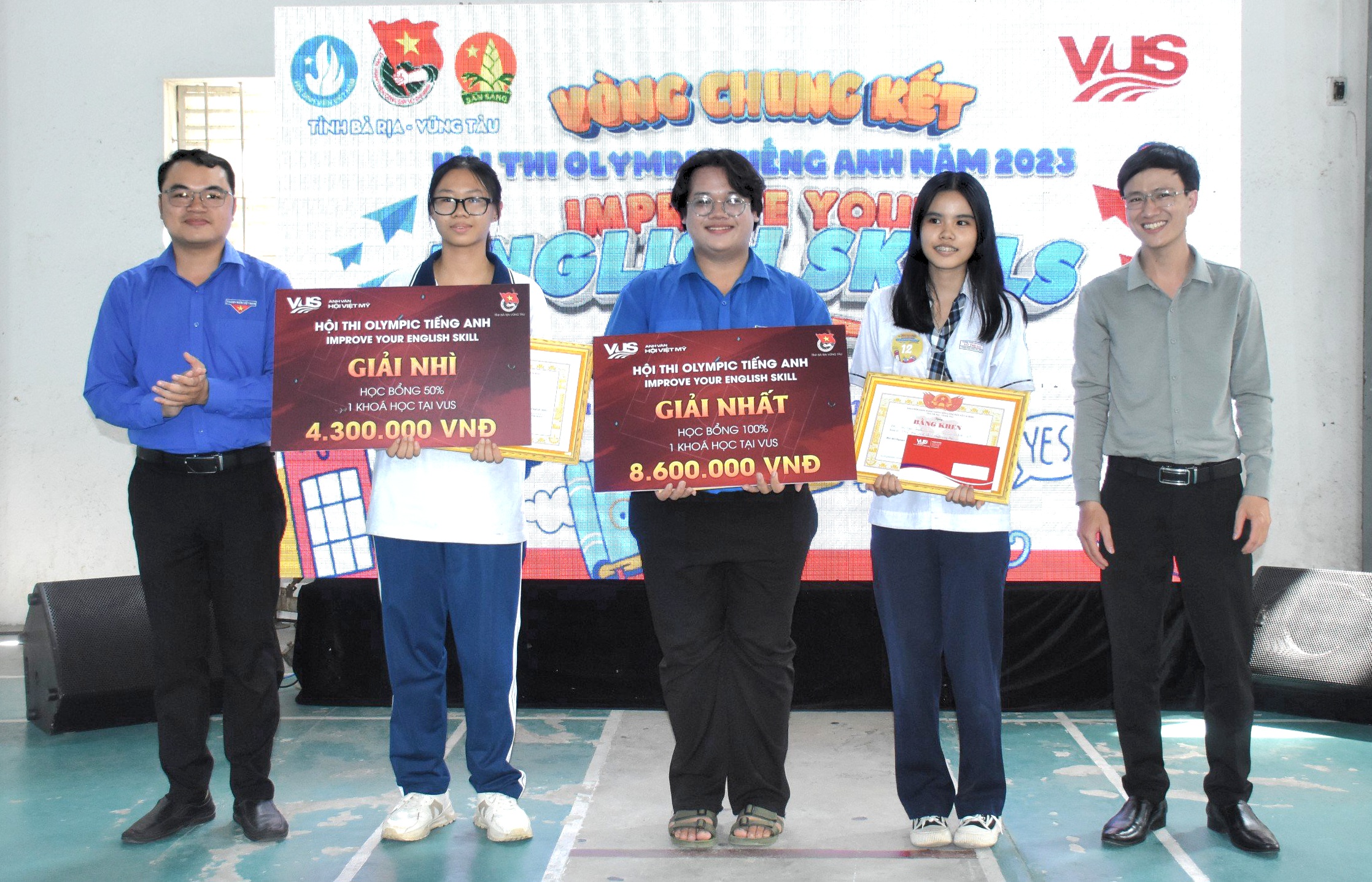 Vòng chung kết hội thi Olympic tiếng Anh năm 2023 với chủ đề “Improve your English skills”  do Tỉnh Đoàn-Hội SV Việt Nam tỉnh tổ chức thu hút hơn 100 thí sinh.