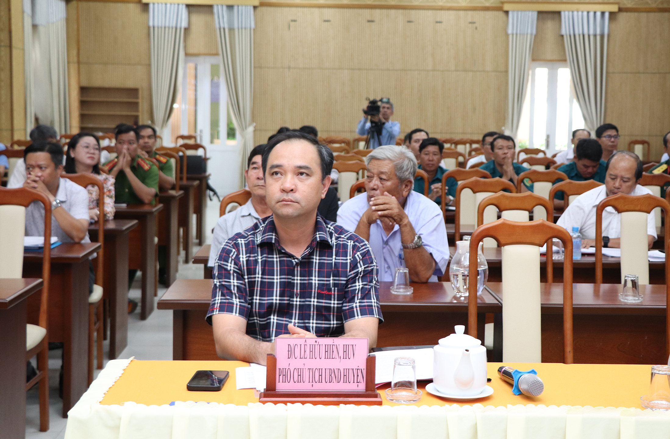 Phó Chủ tịch UBND huyện Long Điền Lê Hữu Hiền chủ trì hội nghị.