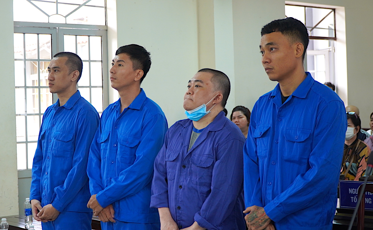 Trương Thế Khoa (đeo khẩu trang) cùng 3 đồng phạm bị tuyên phạt 38 năm tù.