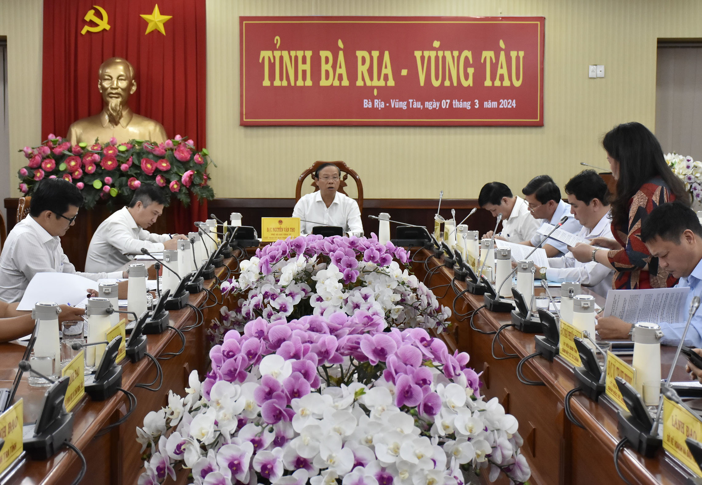 Quang cảnh cuộc họp