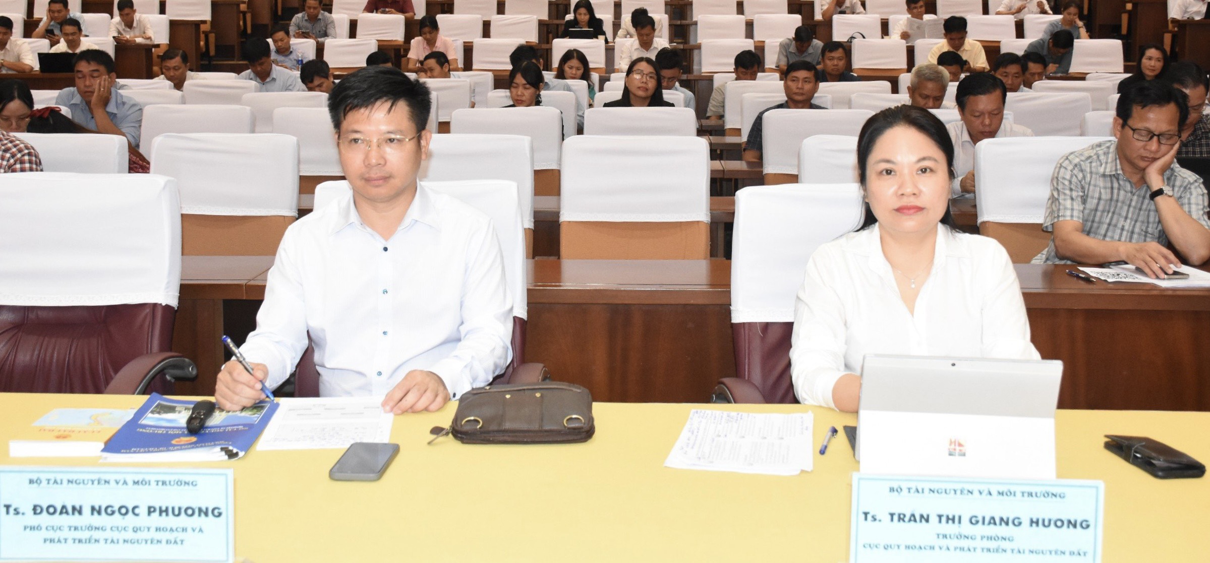 Đại diện Cục Quy hoạch và Phát triển tài nguyên đất (Bộ TN-MT) tham dự hội nghị