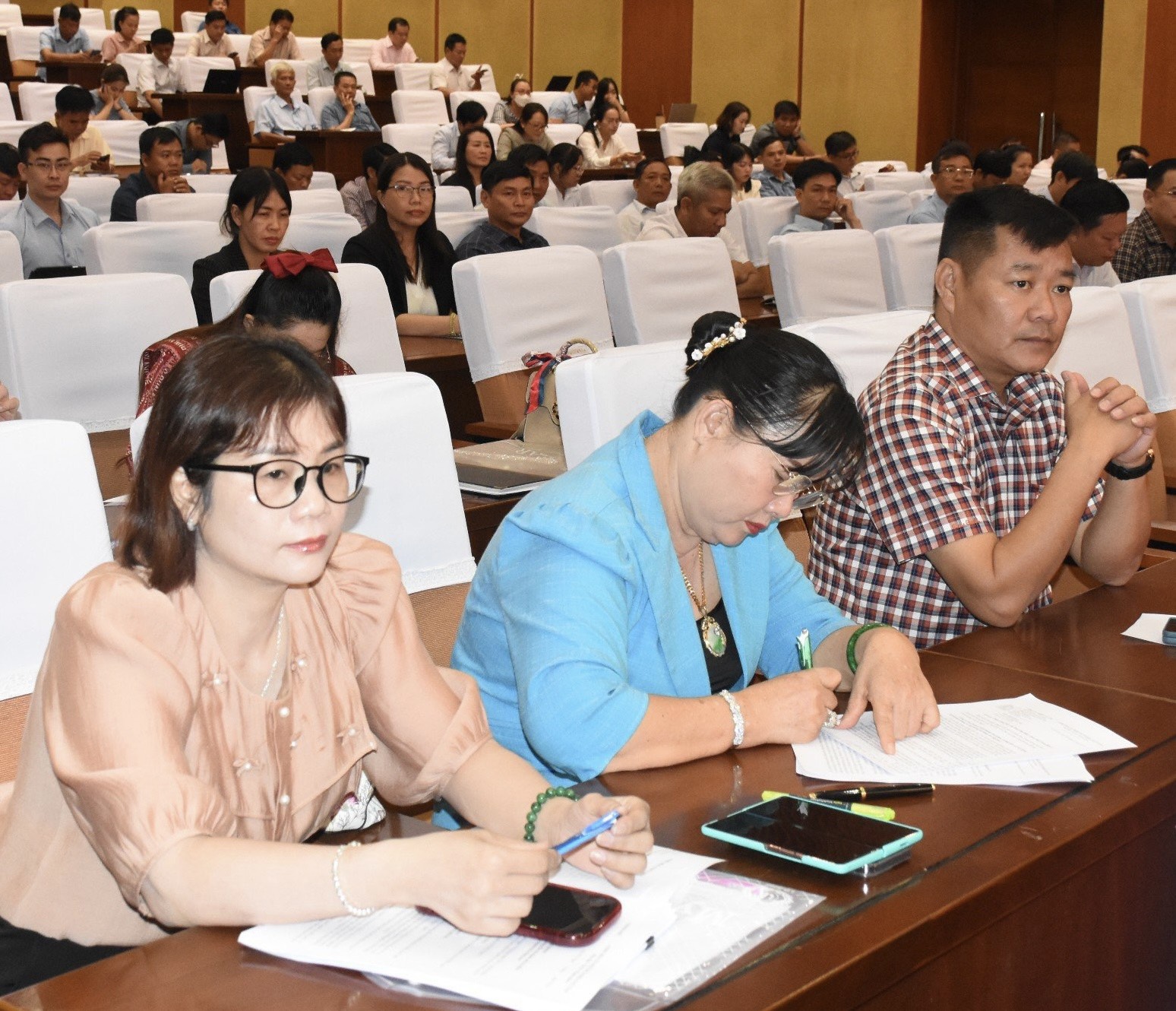 Đại diện các DN bất động sản, cơ quan quản lý nhà nước tham dự hội nghị