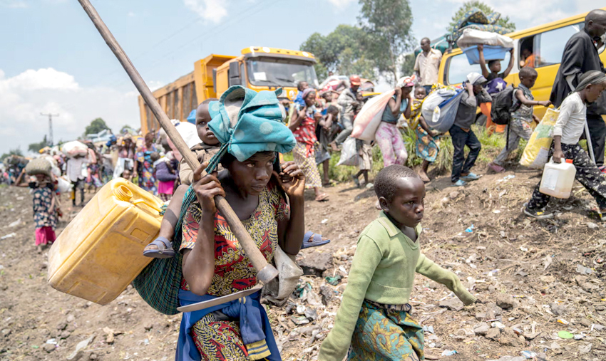 Dân thường Congo lũ lượt rời bỏ nhà cửa mà không biết cái đói đang chờ đón họ.