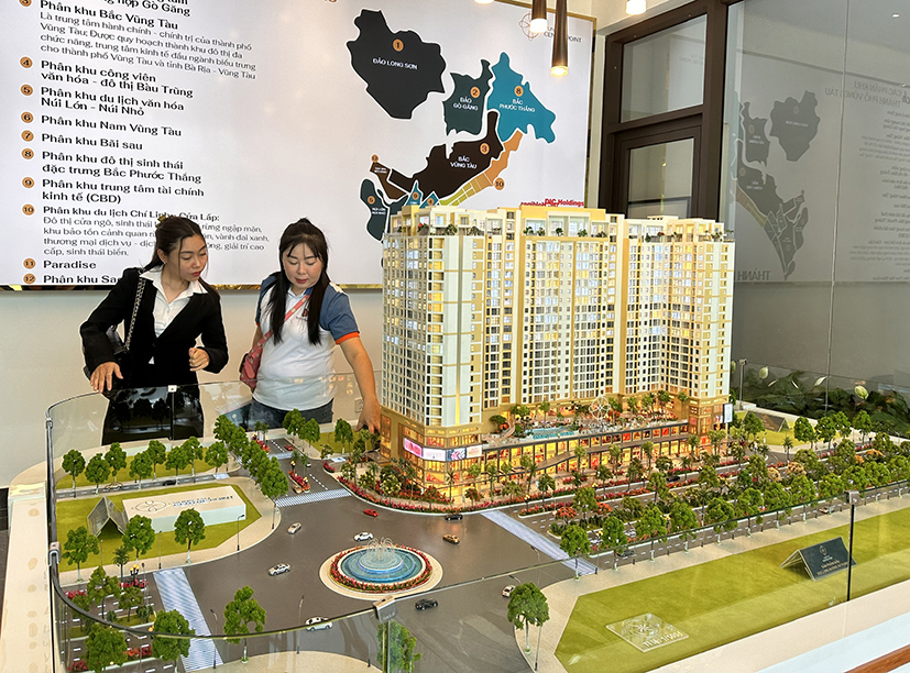 Khách hàng tìm hiểu dự án Vũng Tàu Centre Point.