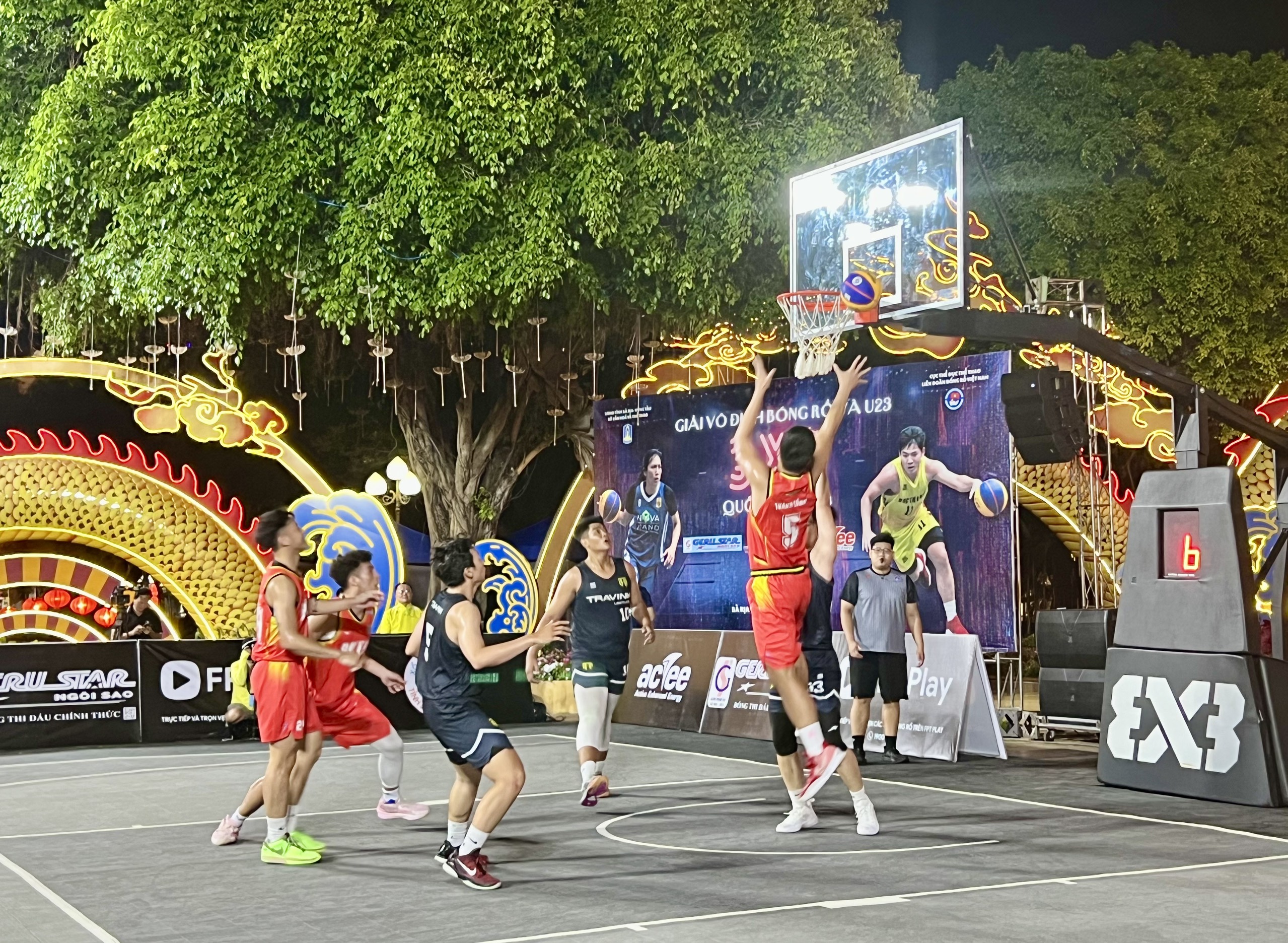 Các đội thi đấu tại lễ khai mạc.