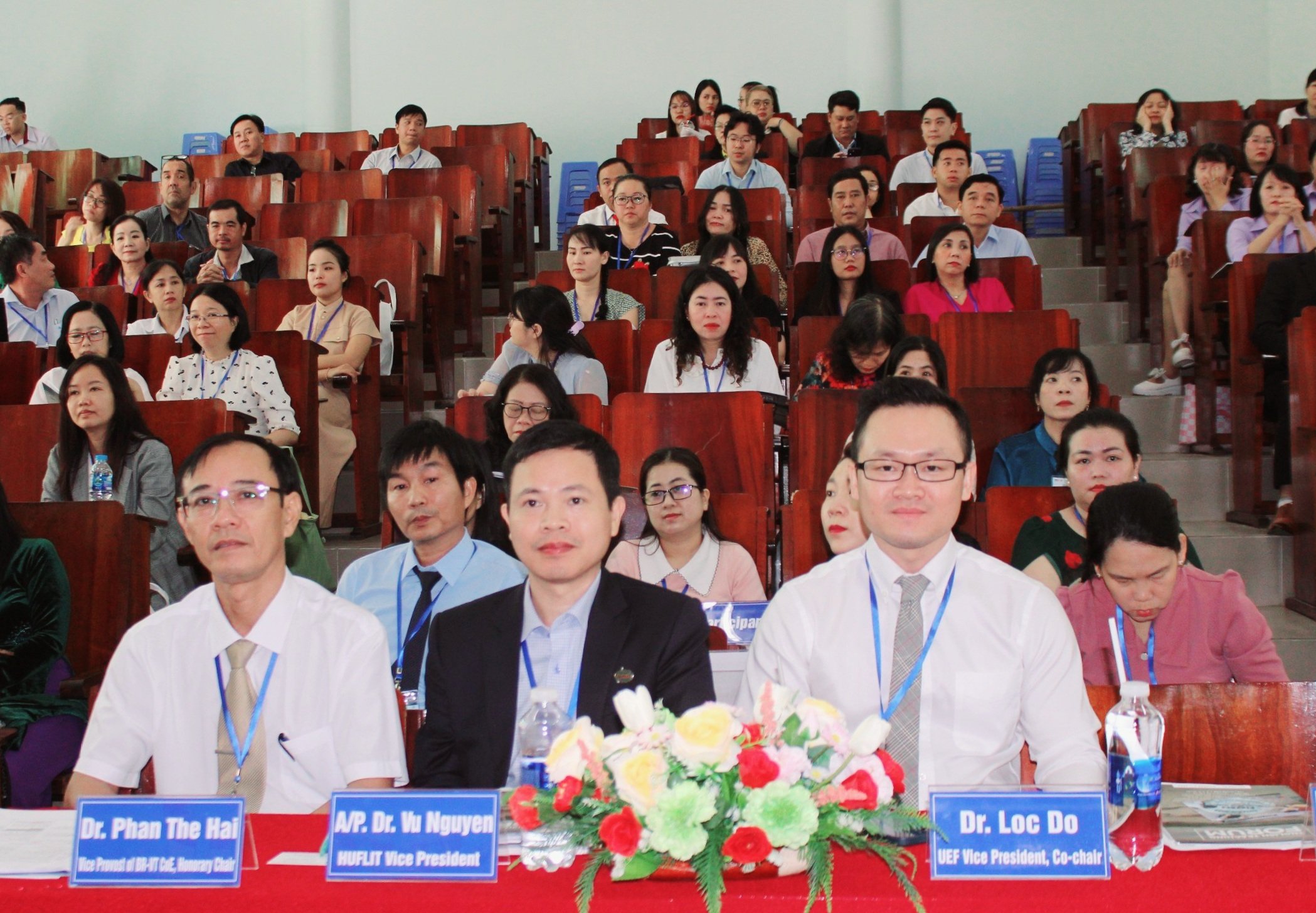 Các đại biểu tham dự hội thảo mở.