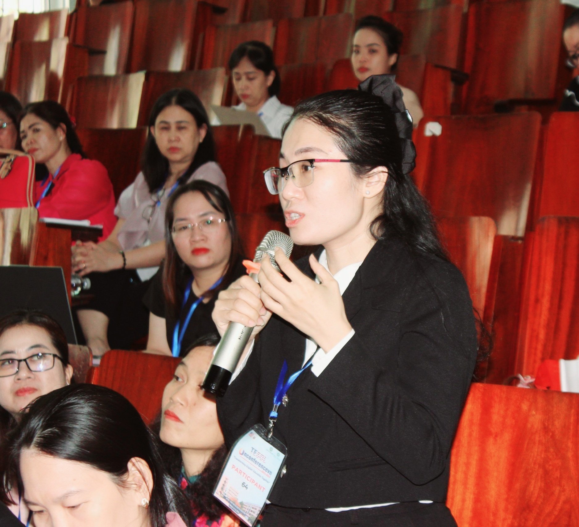 Khác với hội thảo truyền thống, hội thảo mở xác định những người tham dự là đối tượng trung tâm.