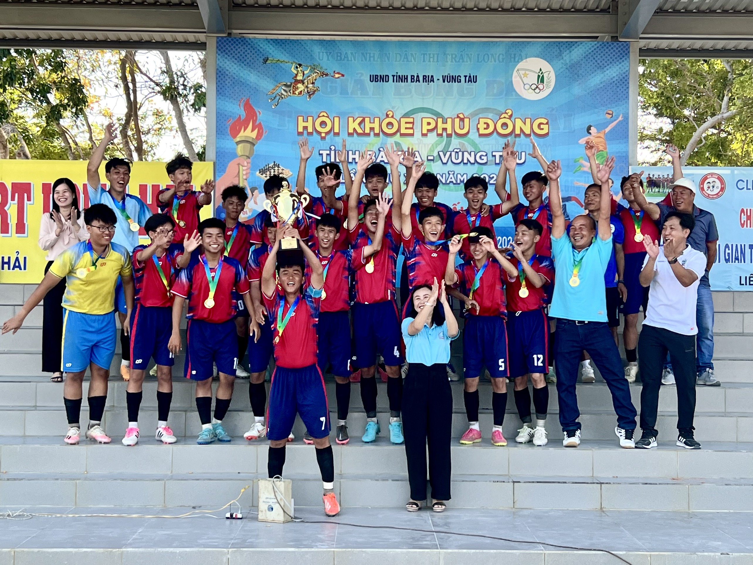 Đội Trường Long Hải - Phước Tỉnh giành chức vô địch môn bóng đá Hội khỏe Phù Đổng khối THPT.