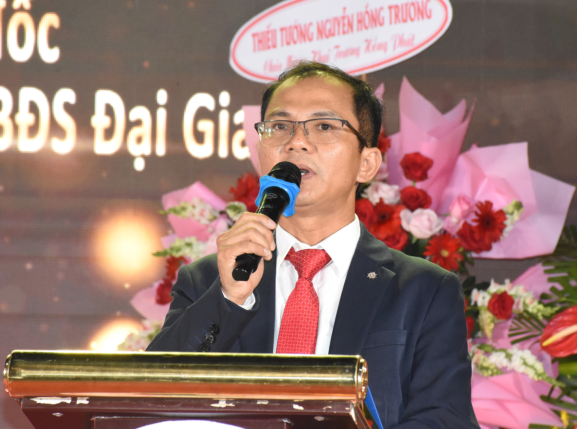 Ông Võ Văn Thường, Giám đốc Công ty TNHH XD và BĐS Đại Gia Phát phát biểu tại lễ khai trương