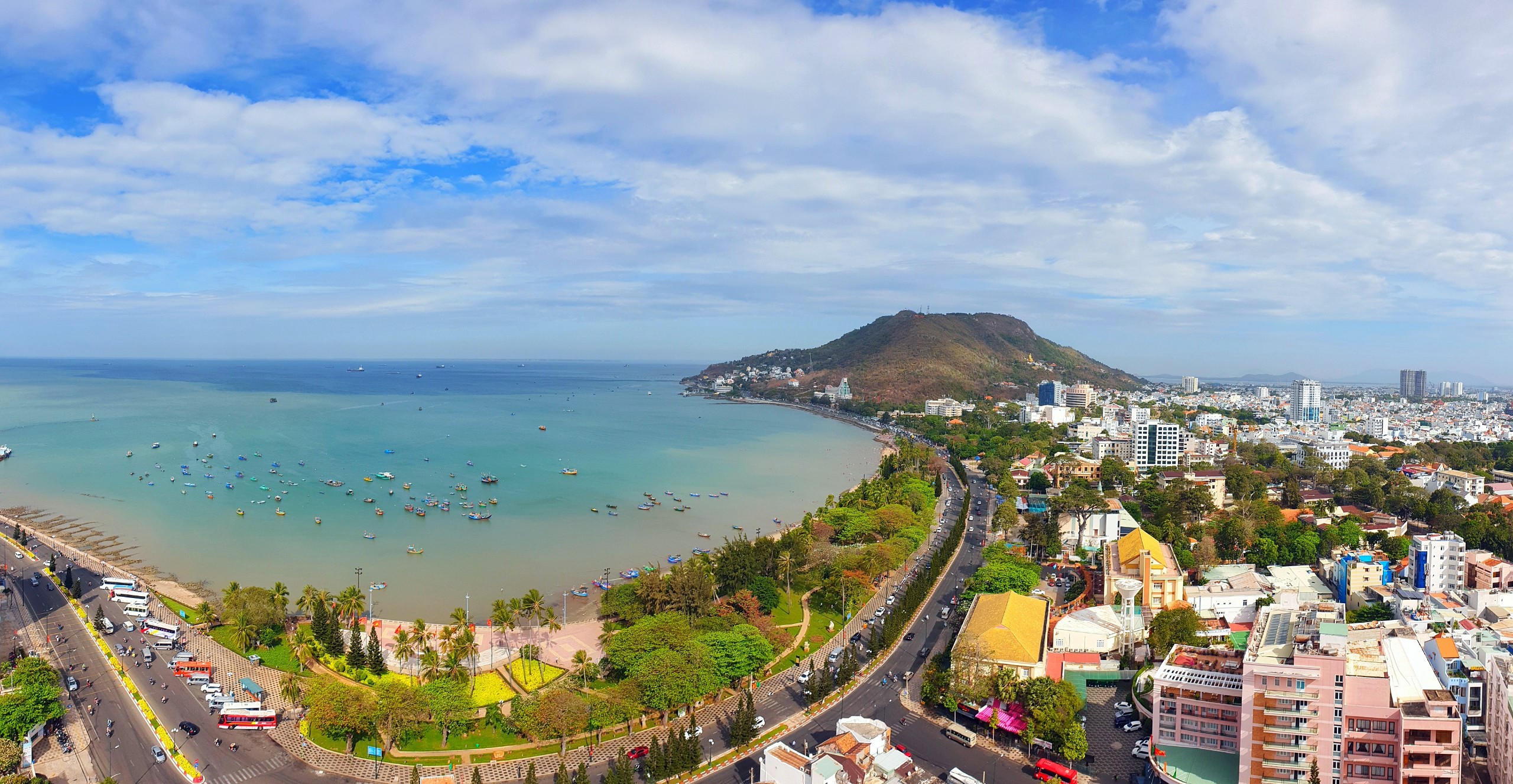 Cung đường ven biển tuyệt đẹp ở Bãi Trước TP.Vũng Tàu sẵn sàng cho Ngày hội leo núi Hải Đăng 2024.