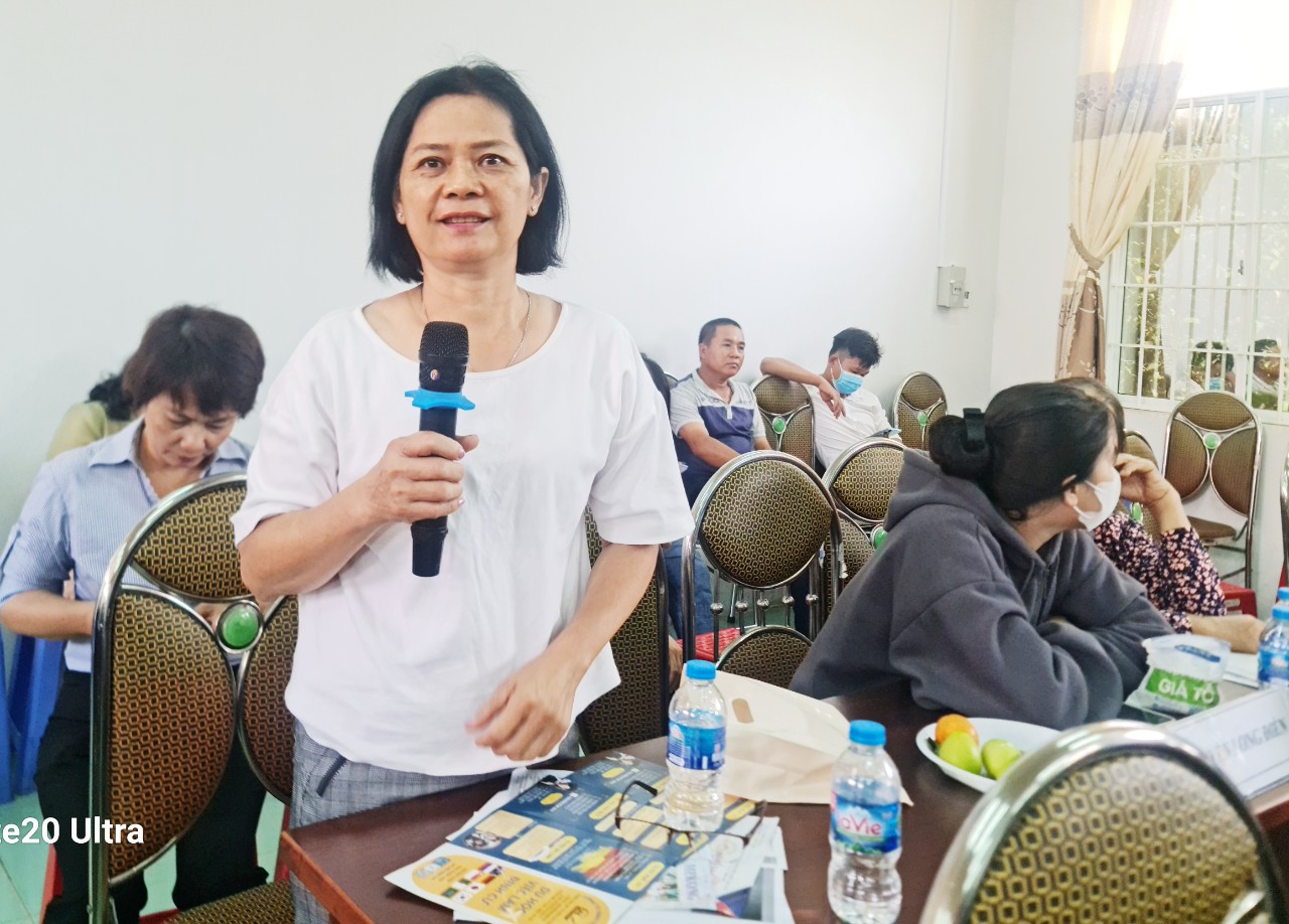 NLĐ nêu thắc mắc về chính sách hỗ trợ XKLĐ tại hội thảo tuyên truyền về XKLĐ ngày 15/3.
