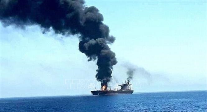 Tàu thương mại của Anh bị trúng tên lửa của lực lượng Houthi ở Biển Đỏ.
