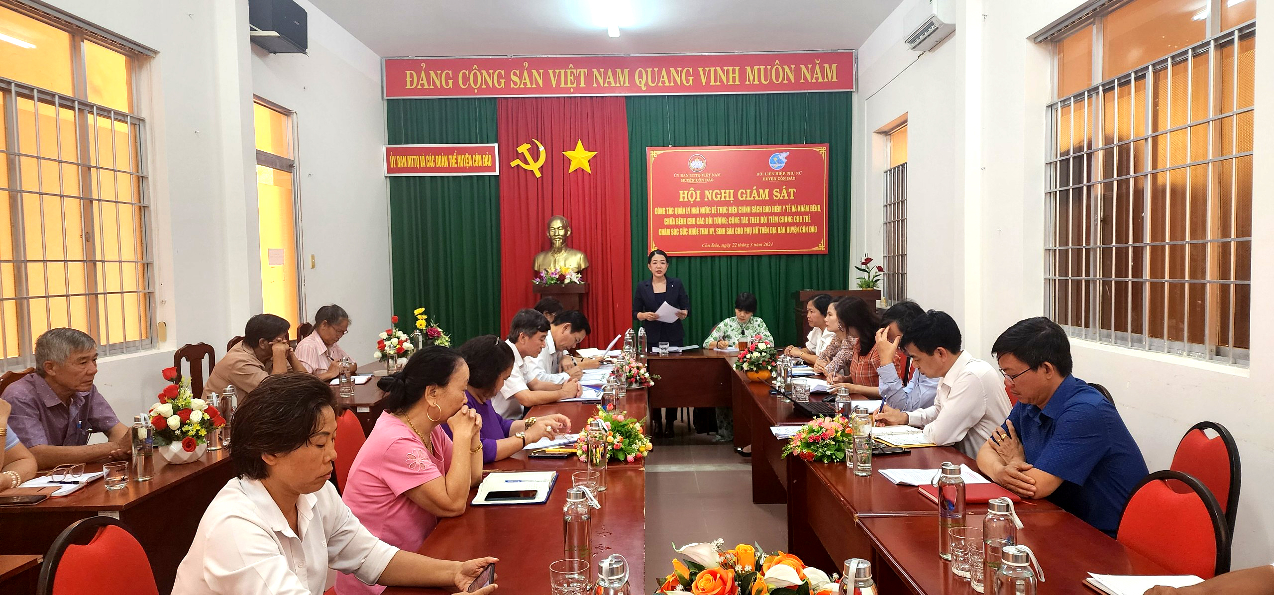 Quang cảnh buổi làm việc.
