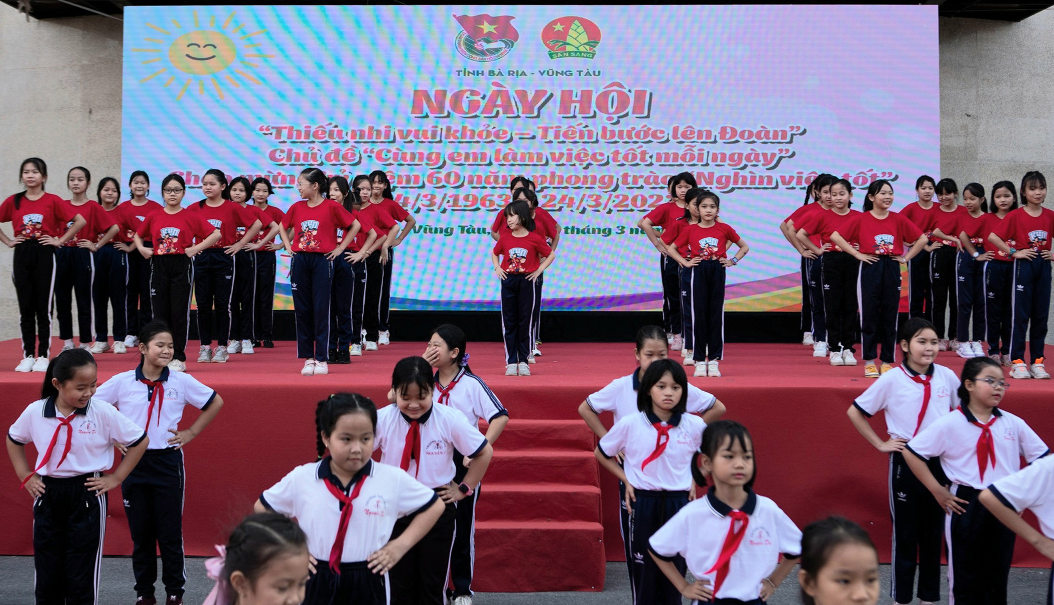 Tiết mục đồng diễn “Tự hào thiếu nhi Việt Nam và Kun học tốt” tại ngày hội Thiếu nhi vui khỏe - Tiến bước lên Đoàn năm 2023.