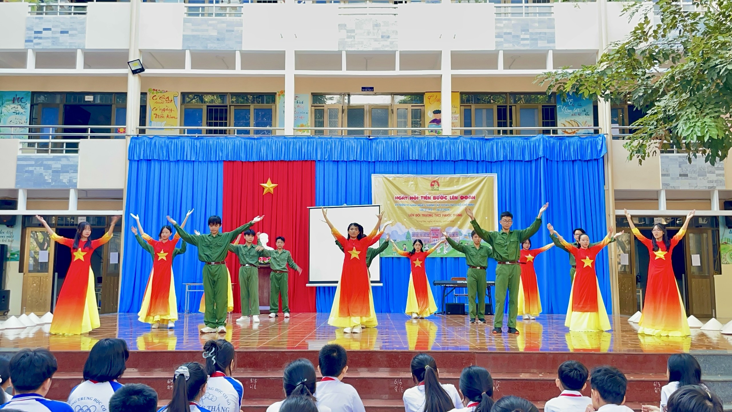 Tiết mục “Khát vọng tuổi trẻ” của chi Đội lớp 8.6. 