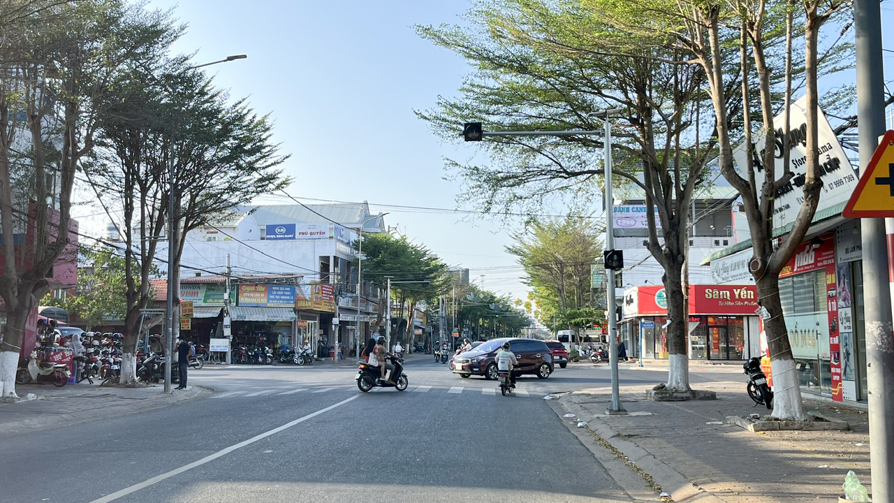 Người dân phản ánh, ngã tư đường Huỳnh Minh Thạnh - Điện Biên Phủ thuộc thị trấn Phước Bửu,  huyện Xuyên Mộc thường xuyên xảy ra va chạm giao thông.