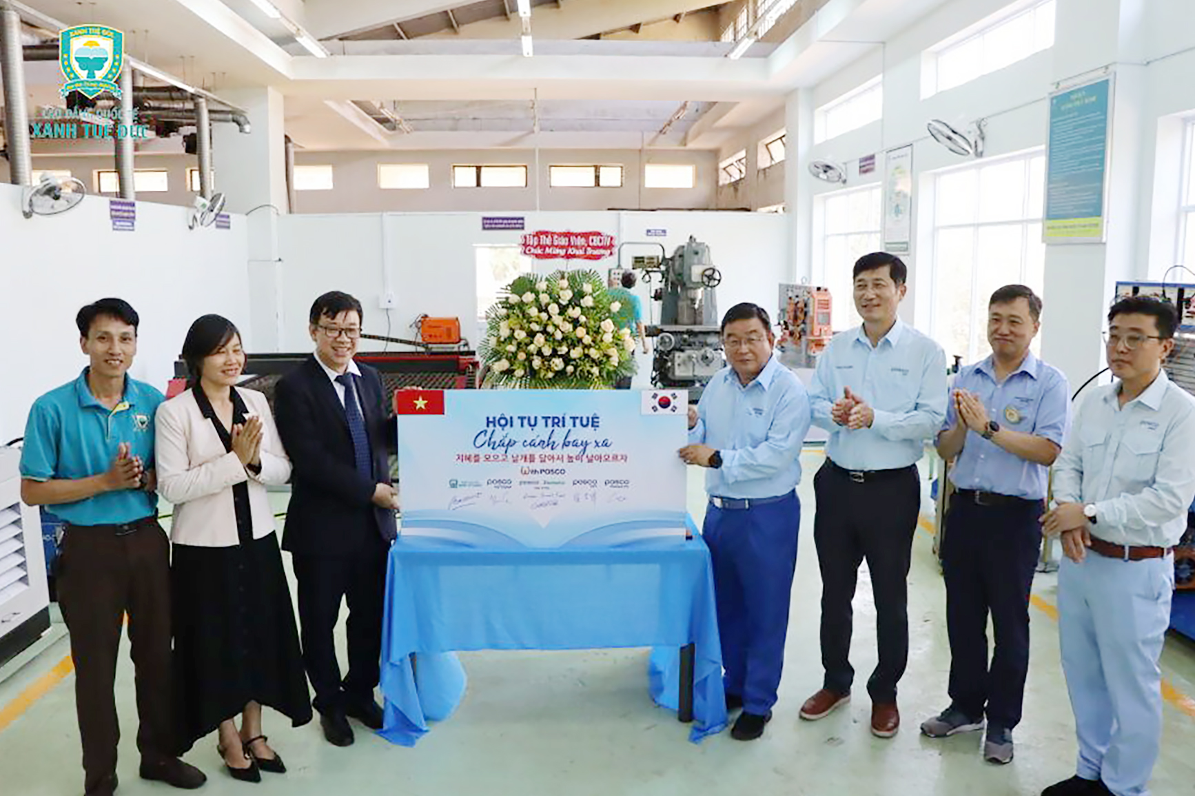 “Phòng thực hành tích hợp cơ điện và khai giảng các môn học POSCO” của Trường CĐ Quốc tế Vabis do POSCO Việt Nam tài trợ.