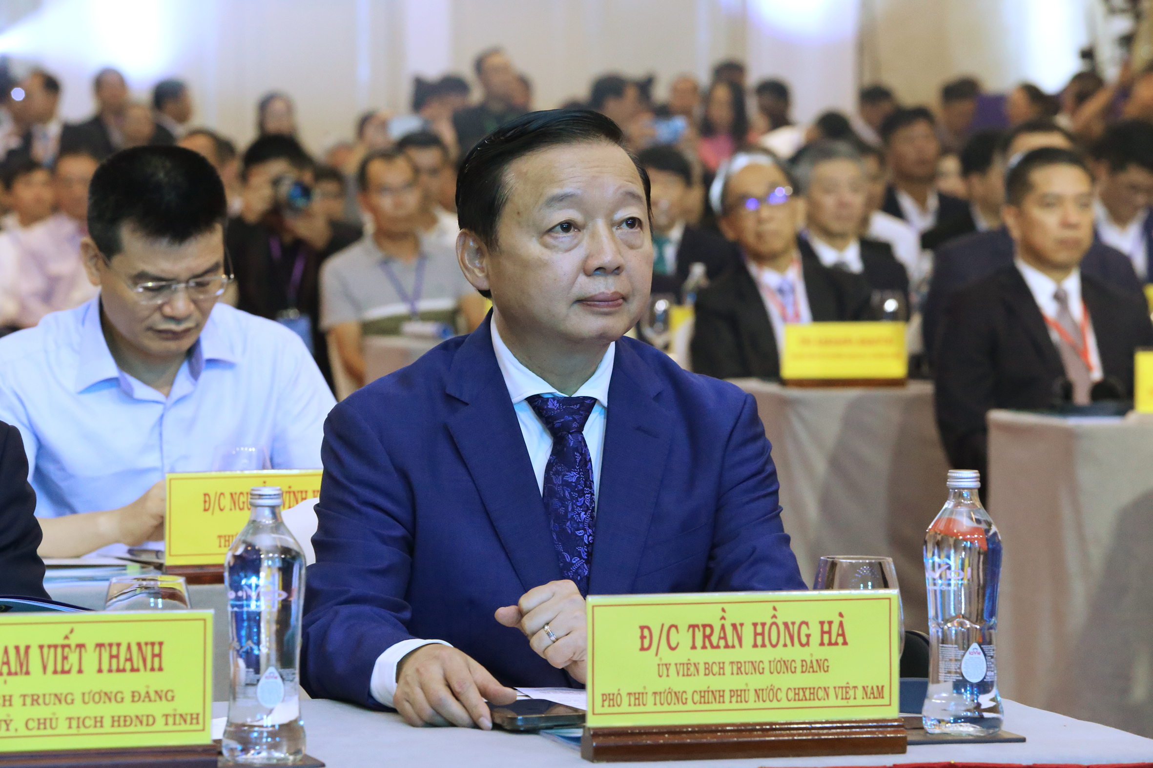 Phó Thủ tướng Trần Hồng Hà tham dự hội nghị.
