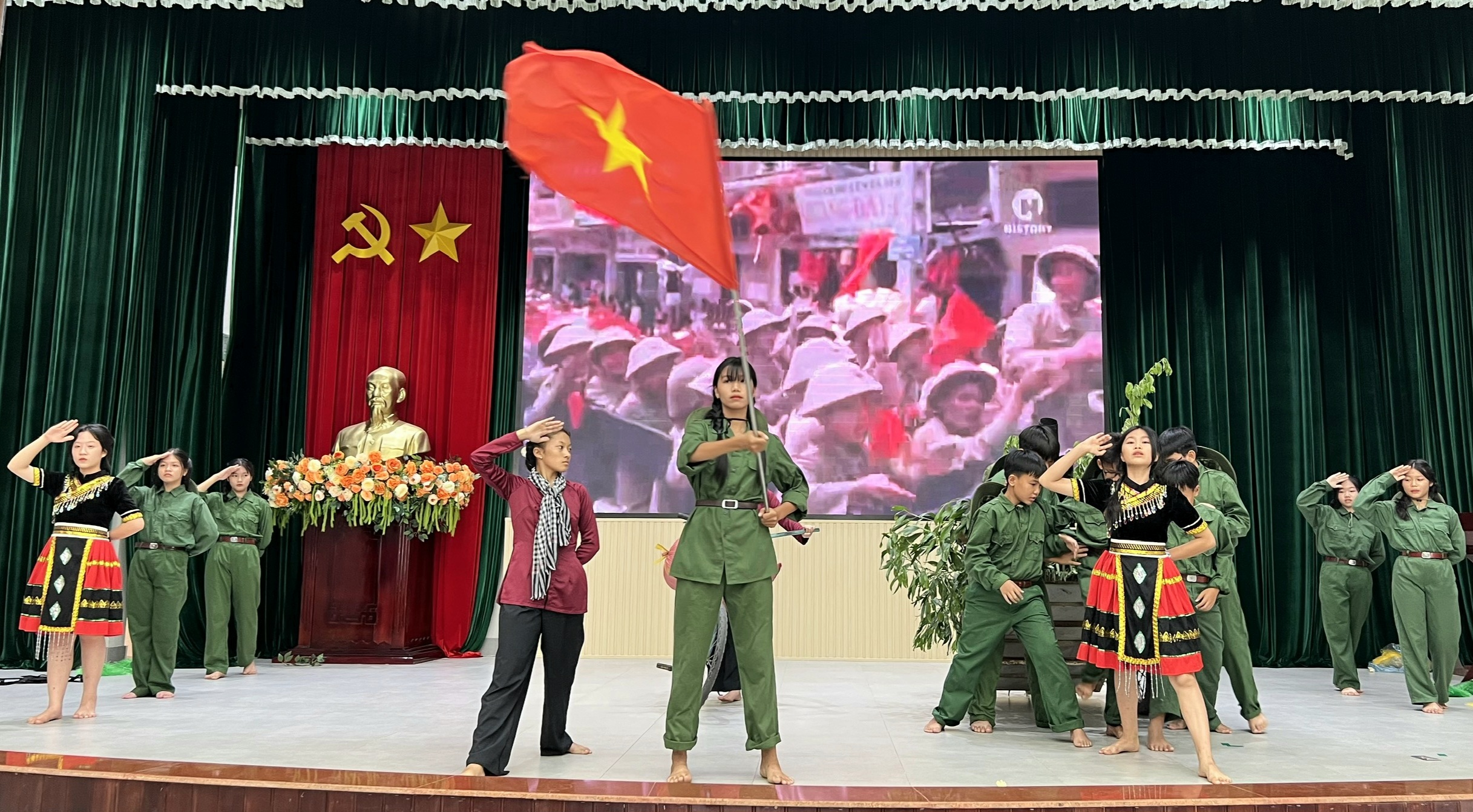 Cuộc thi tìm hiểu lịch sử 'Em yêu Tổ quốc Việt Nam'