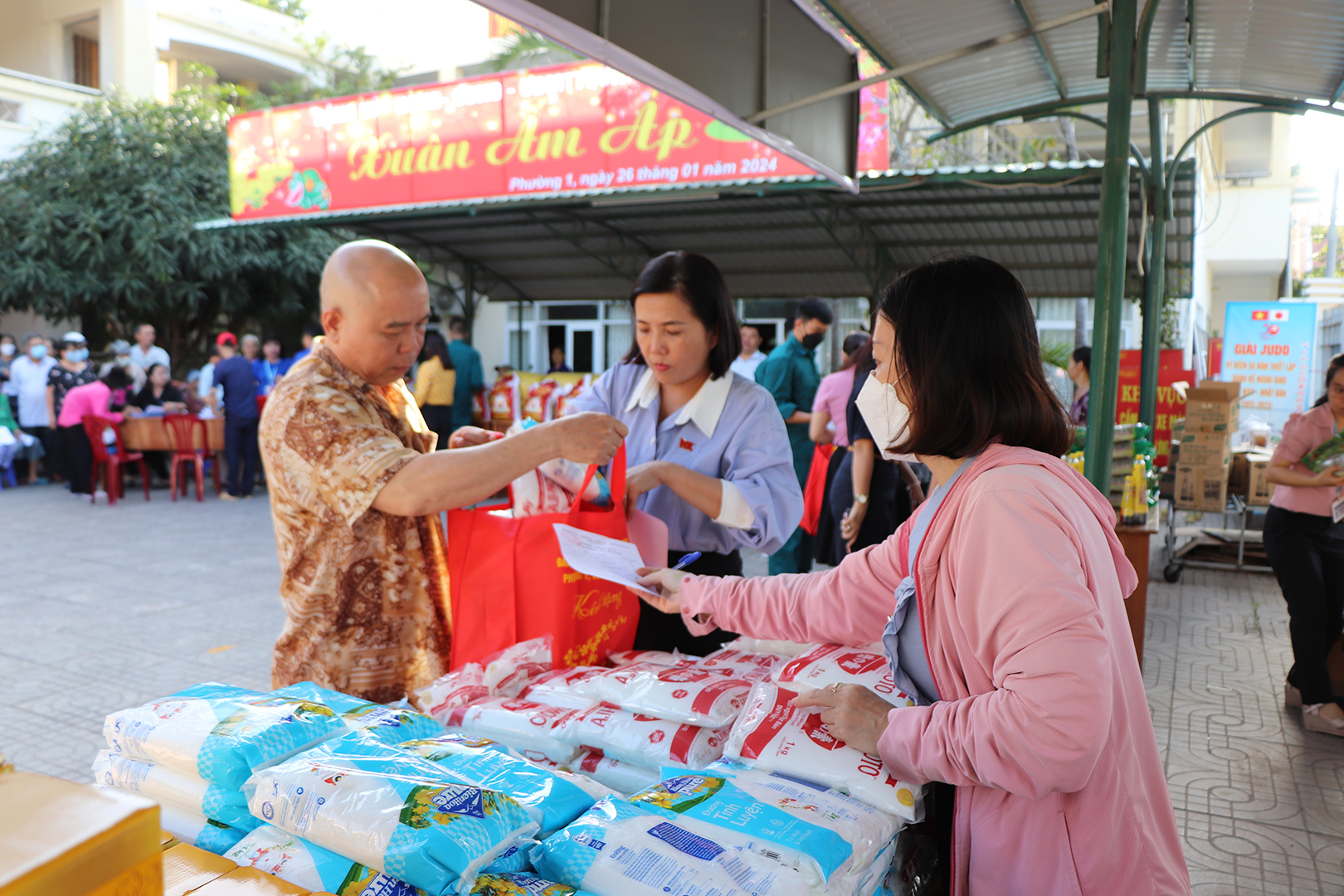 Dịp Tết Nguyên đán 2024, MTTQ và các tổ chức thành viên chăm lo tốt cho các đối tượng chính sách, hội viên, người nghèo... trên địa bàn tỉnh.