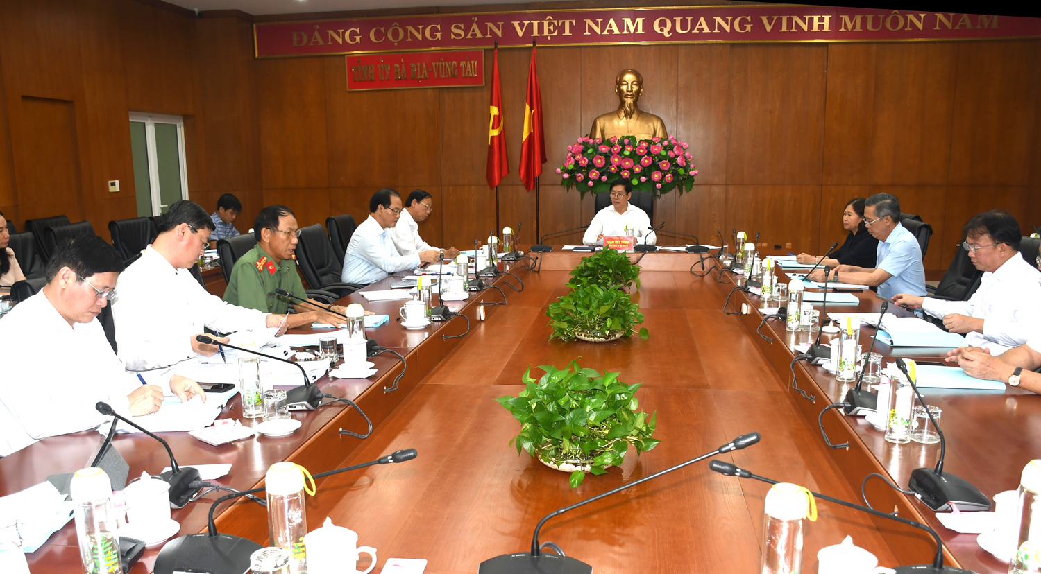 Quang cảnh cuộc họp.