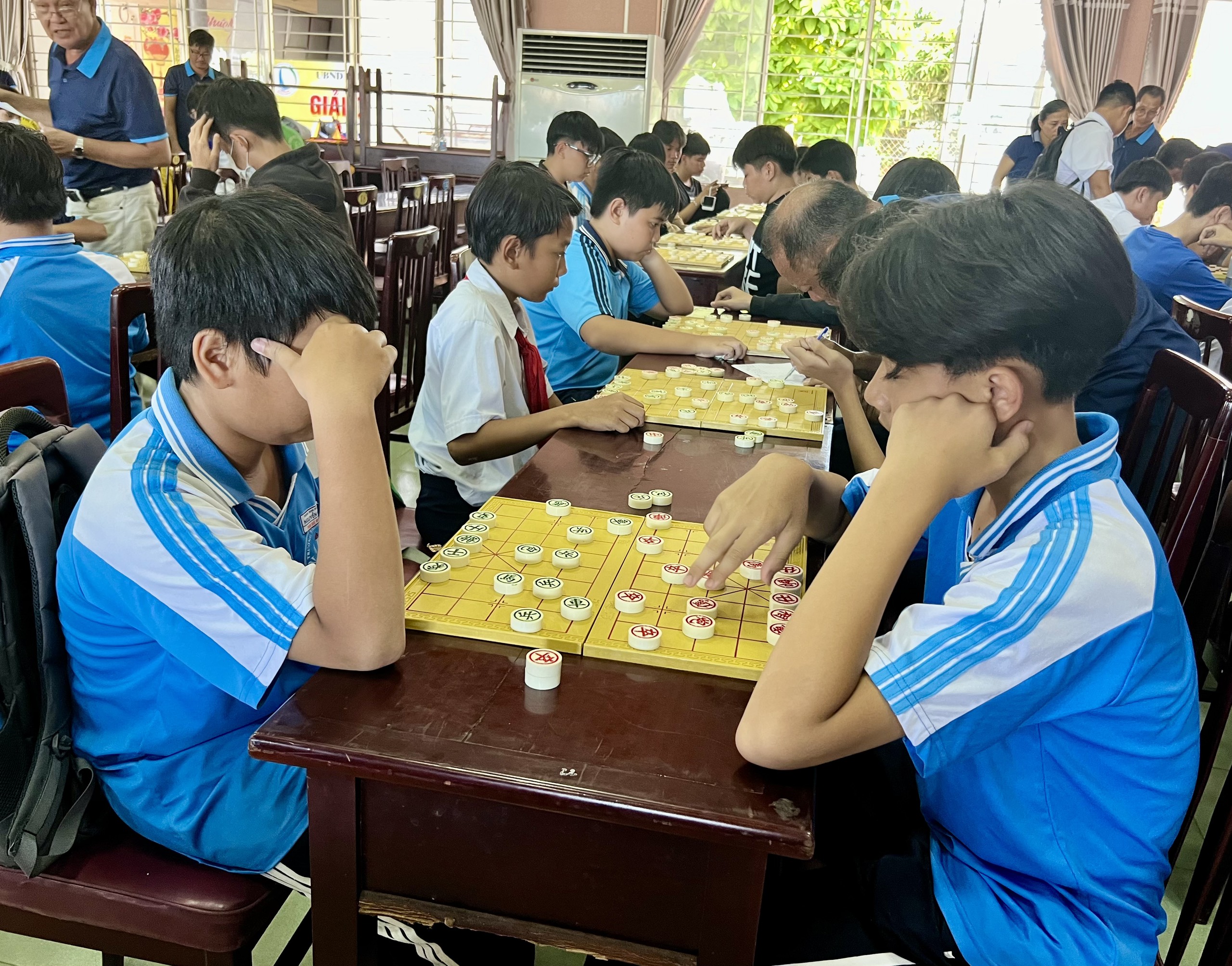 Các kỳ thủ thi đấu ngay sau lễ khai mạc.