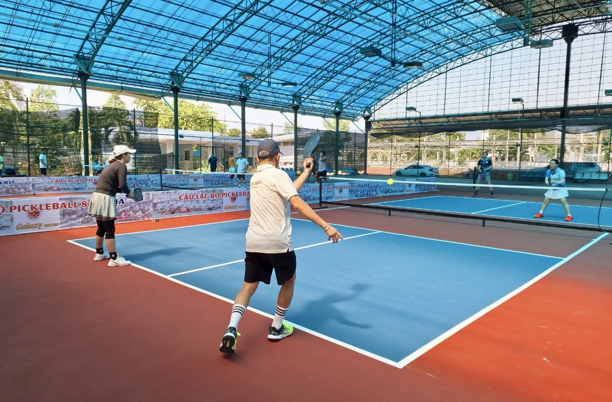 Các VĐV thi đấu tại giải giao lưu Pickleball các CLB.