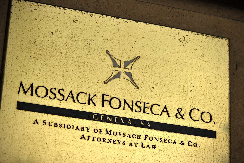 Biểu tượng công ty luật Mossack Fonseca tại văn phòng  ở Geneva, Thụy Sĩ.