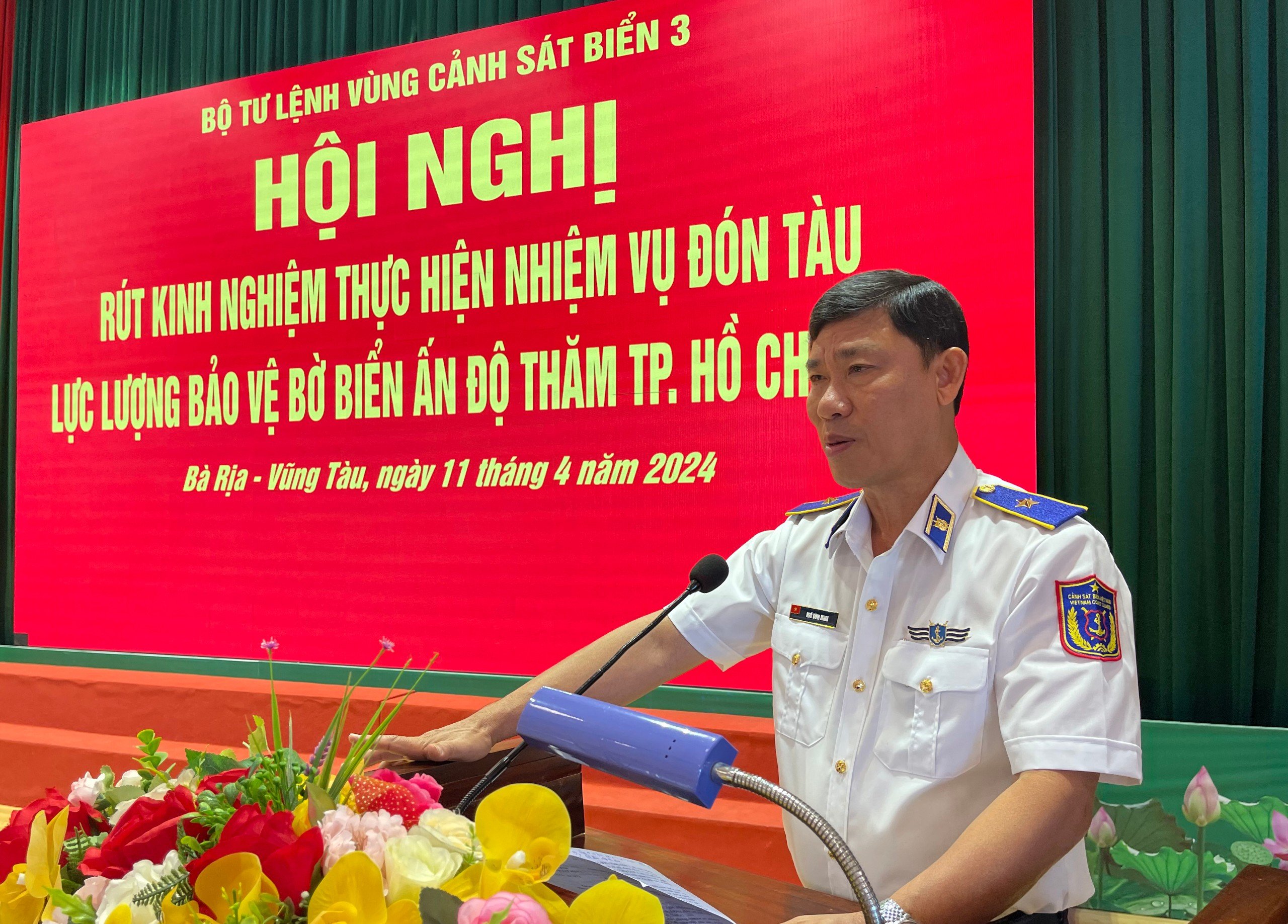 Thiếu tướng Ngô Bình Minh, Tư lệnh Vùng Cảnh sát biển 3 phát biểu chỉ đạo tại hội nghị.